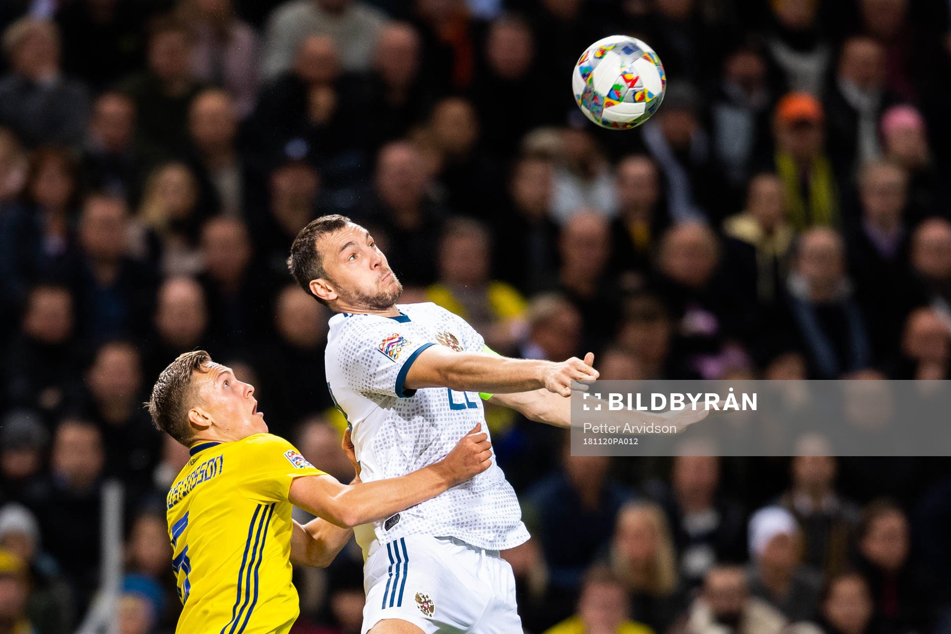 Ludwig Augustinsson of Sweden and Artem Dzyuba of Russia