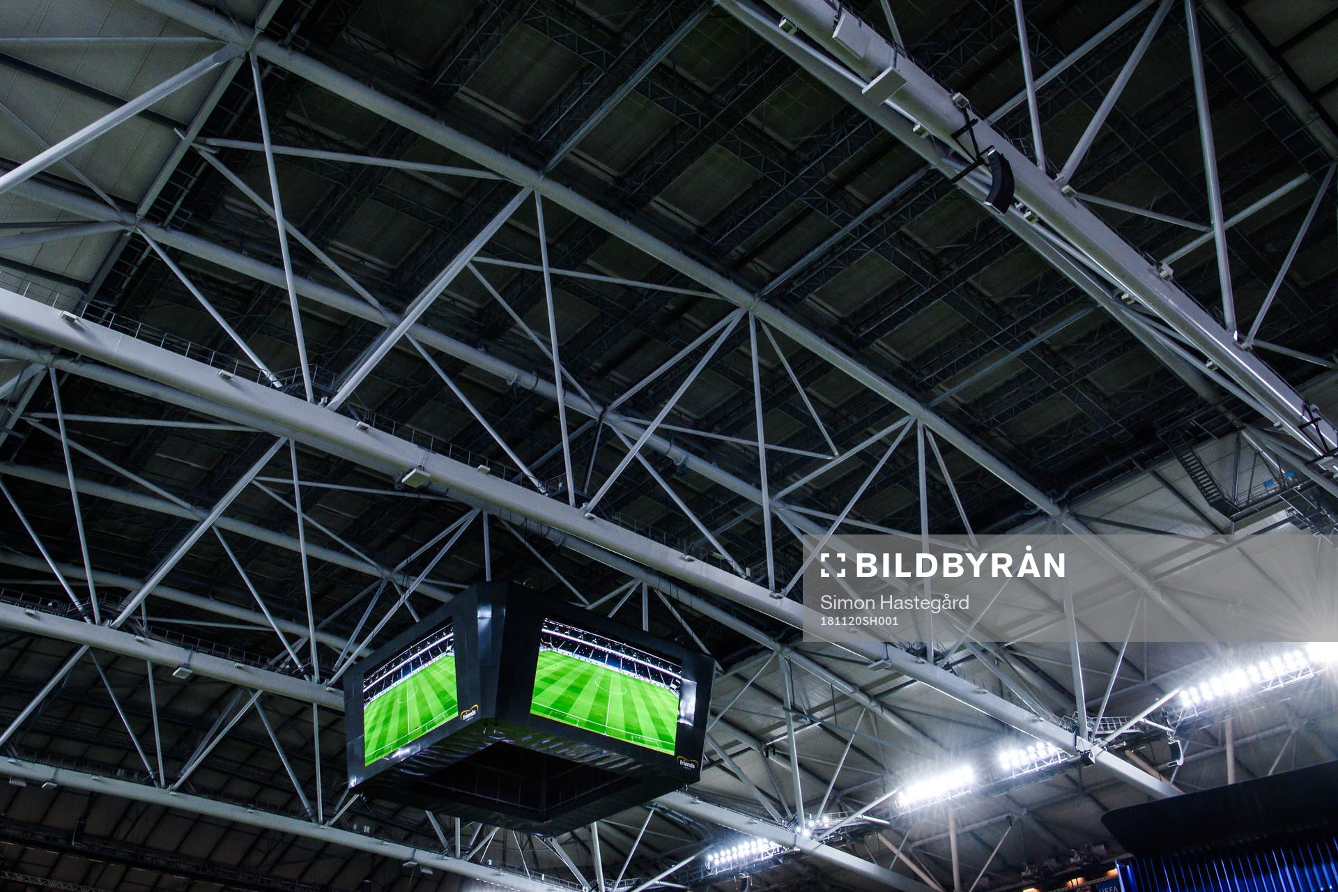 Closed roof over the pitch