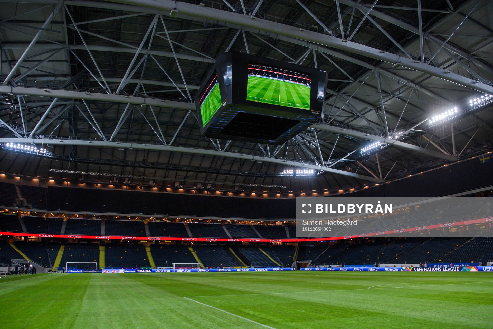 Closed roof over the pitch