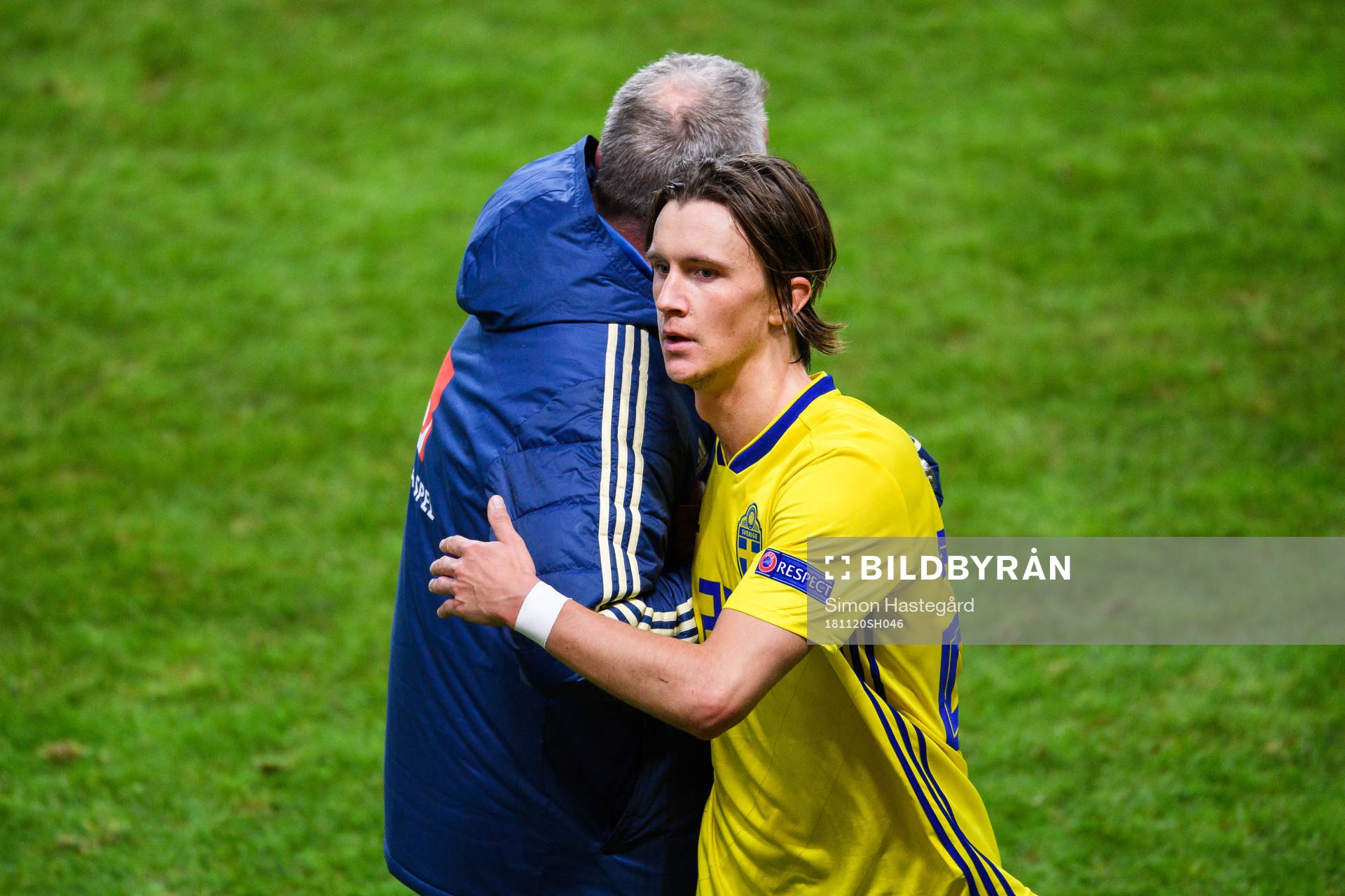 Kristoffer Olsson and head coach Janne Andersson of Sweden