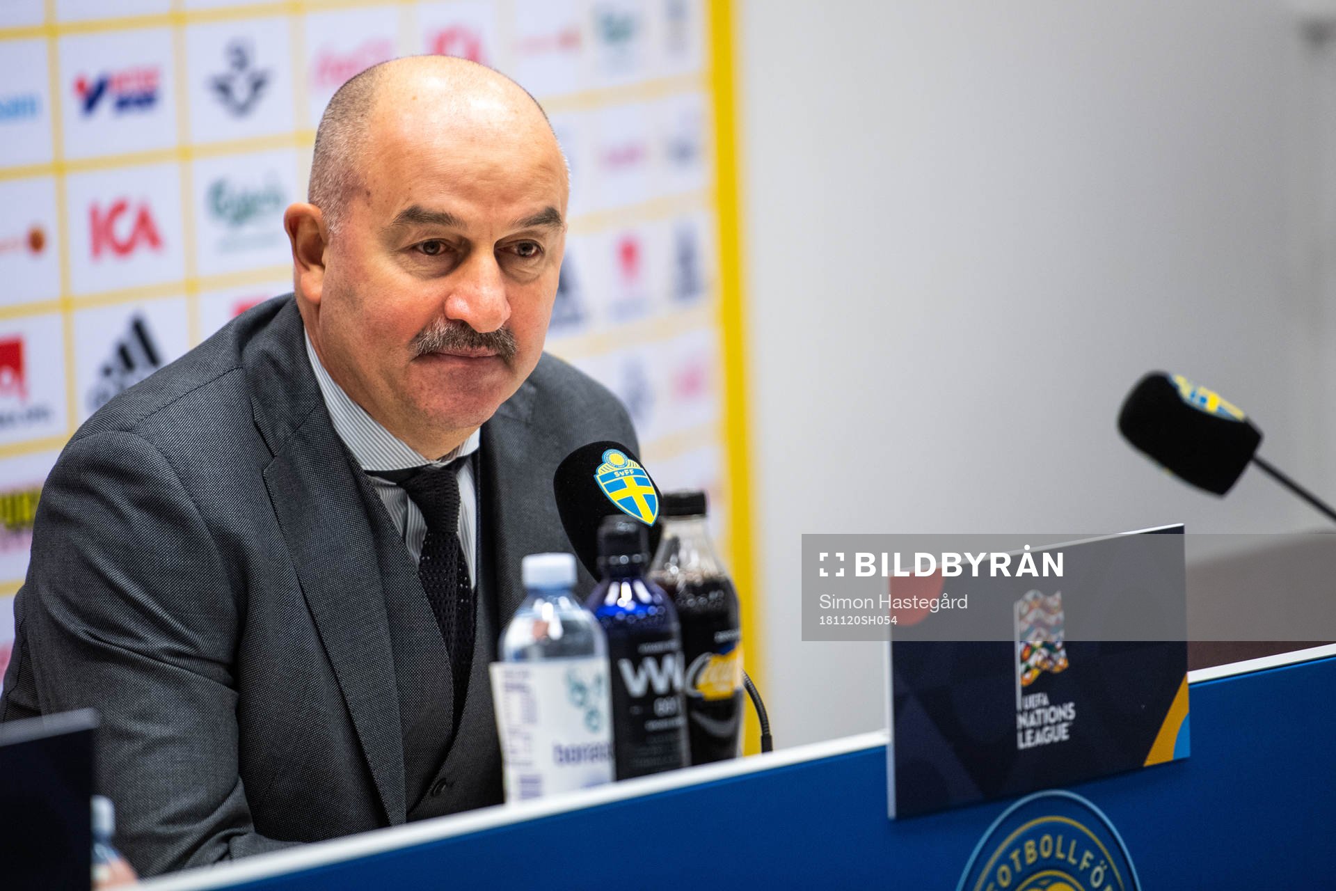 Head coach Stanislav Cherchesov of Russia