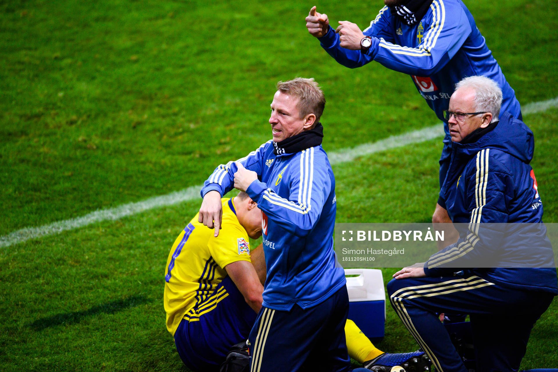 Team physiotherapist Fredrik Larsson and doctor
