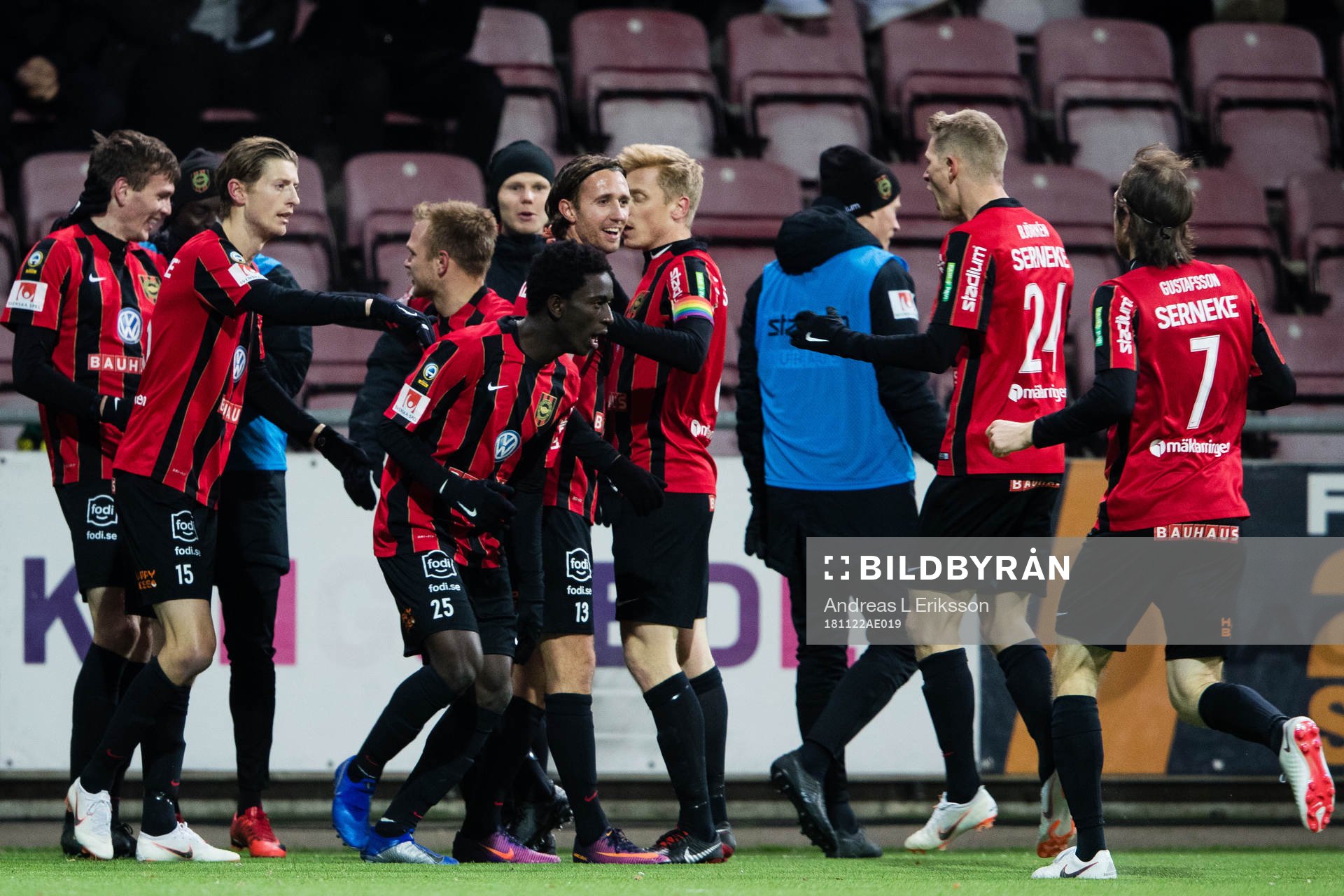 Brommapojkarnas Jack Lahne jublar