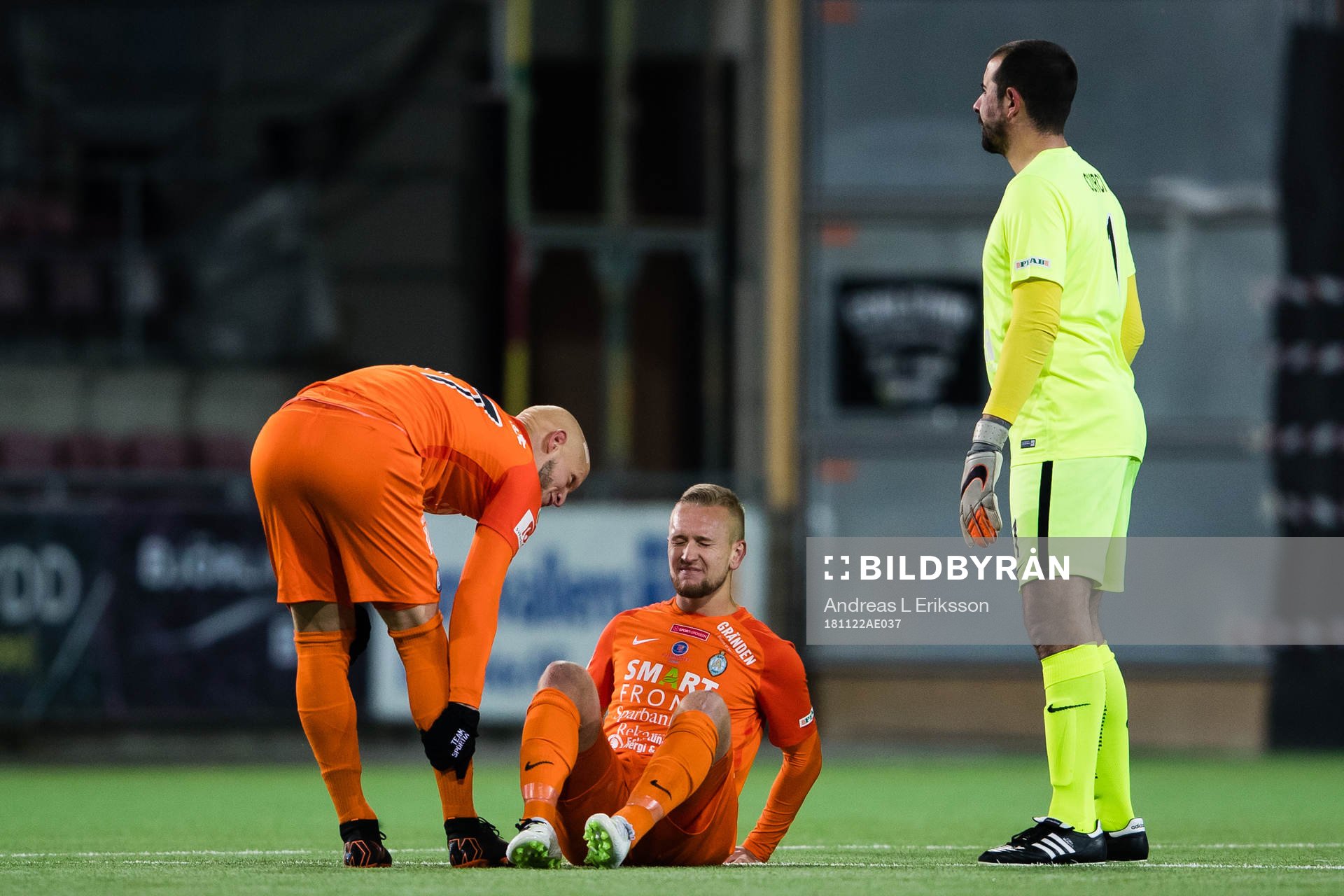 AFC Eskilstunas Alexander Michel (m) med en befarad skada