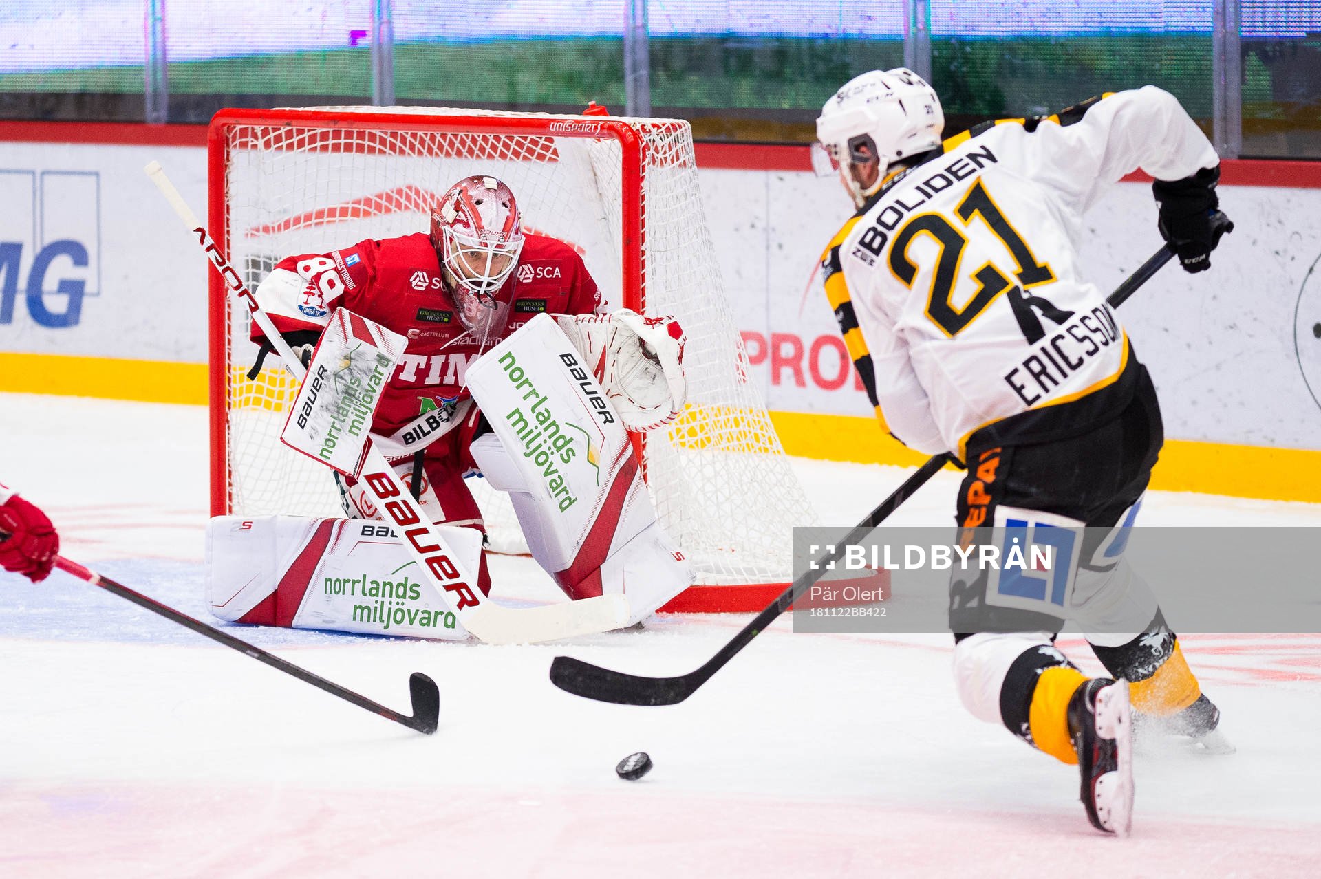 Timrås målvakt Niklas Svedberg och Skellefteås Jimmie