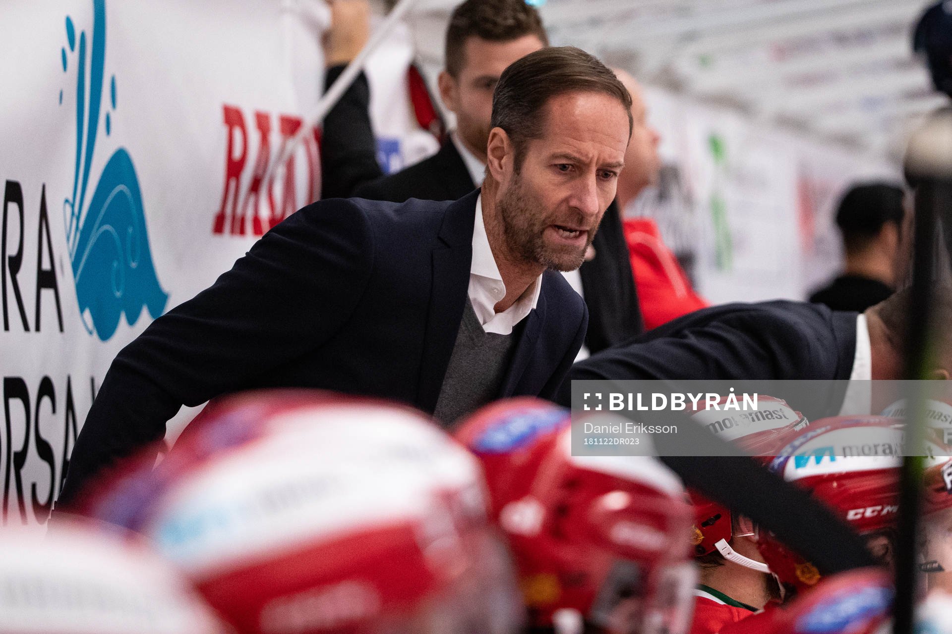 Moras sportchef Anders Forsberg i båset