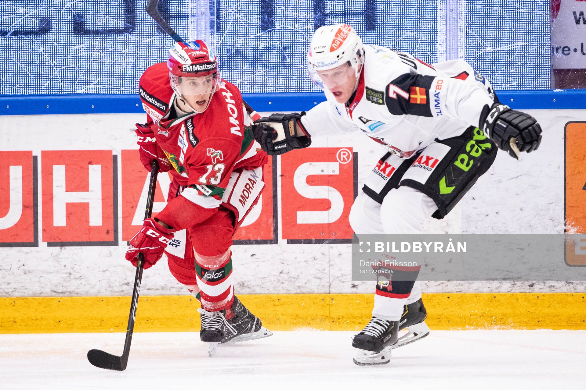 Moras Emil Bejmo och Malmö Redhawks Niclas Lundgren