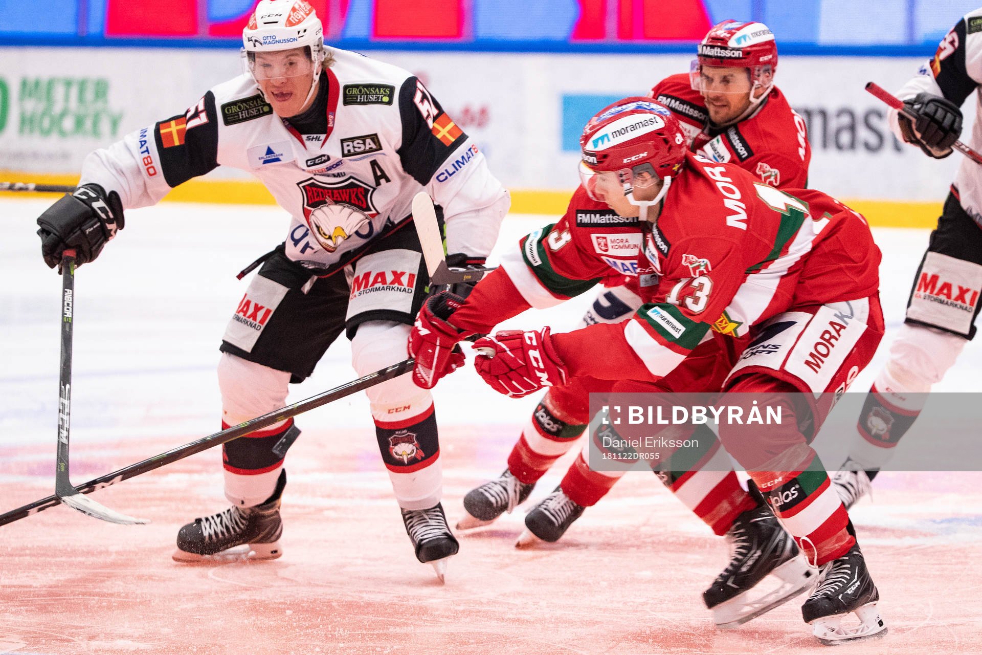 Malmö Redhawks Emil Sylvegård  och Moras Emil Bejmo