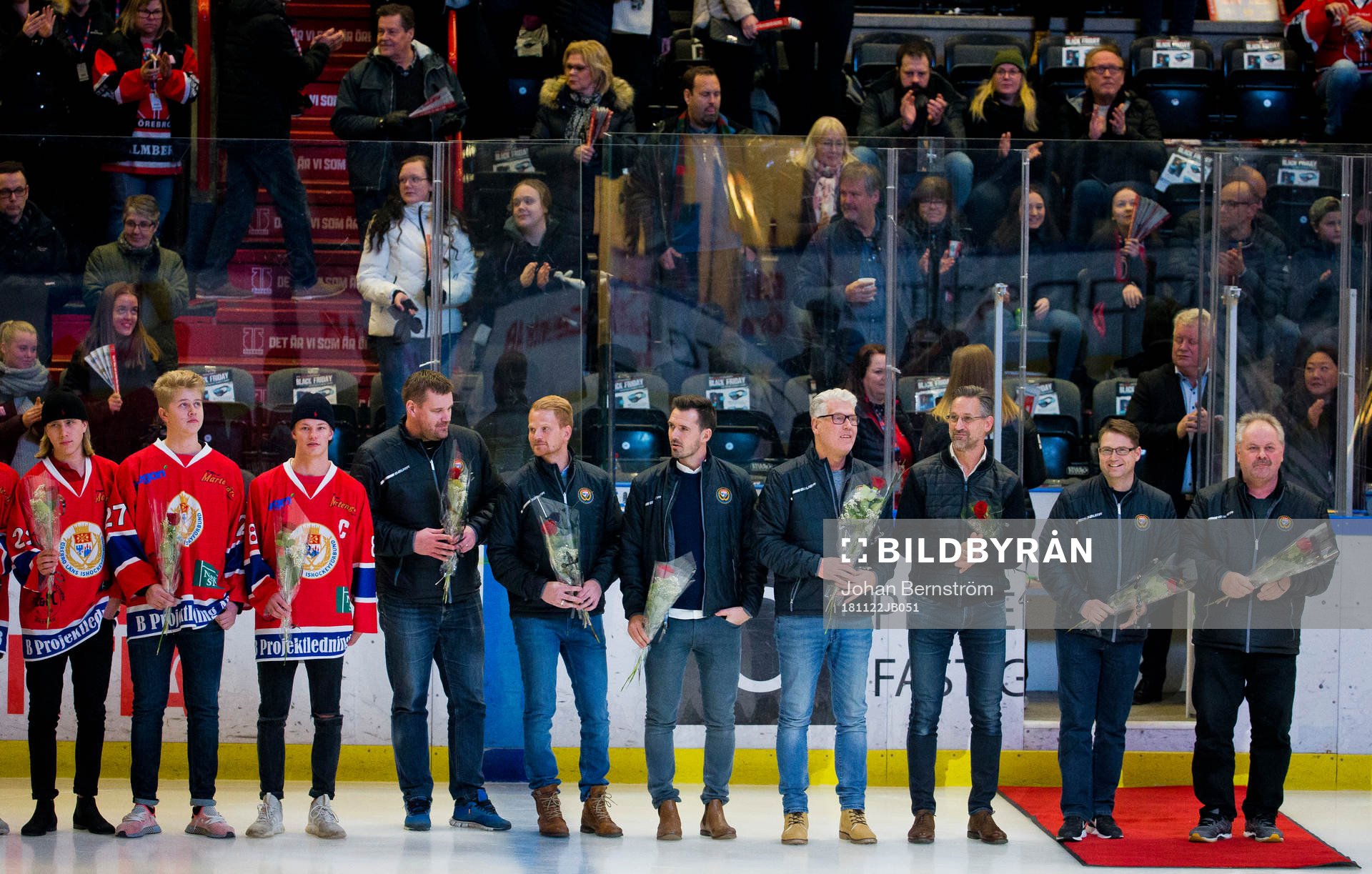 Örebros läns tv-pucklag med tränarna Robert Berg och