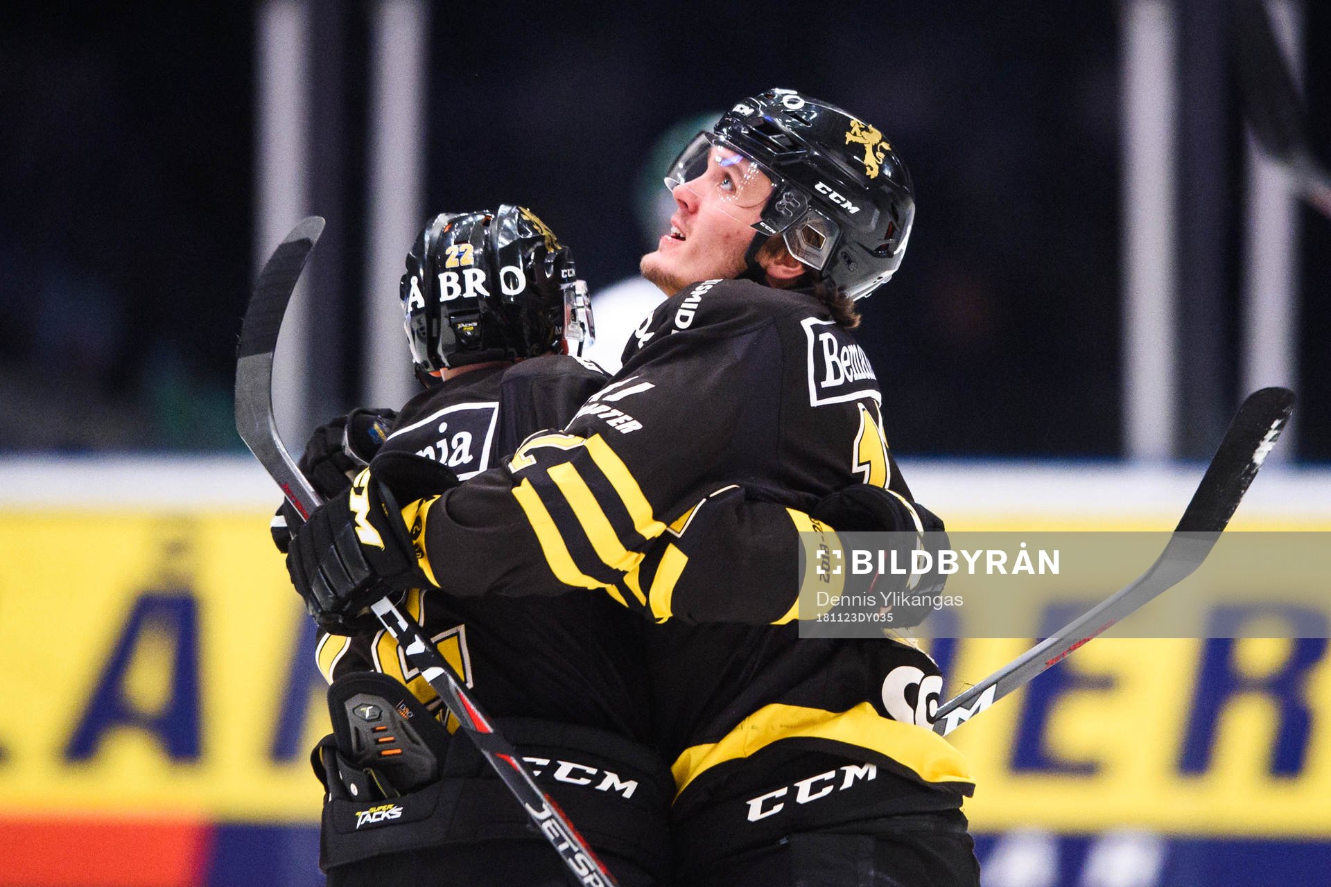 s Max Lindholm och Andreas Hjelm jublar