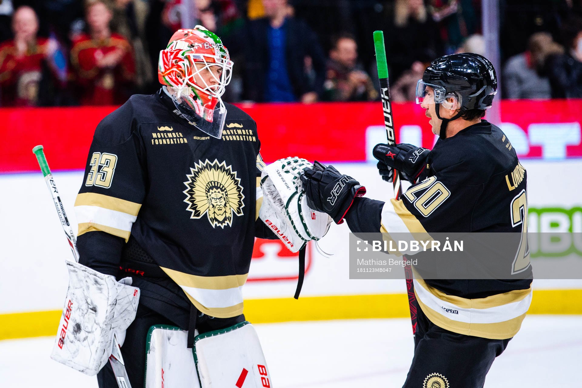 Frölundas målvakt Johan Mattsson och Joel Lundqvist jublar