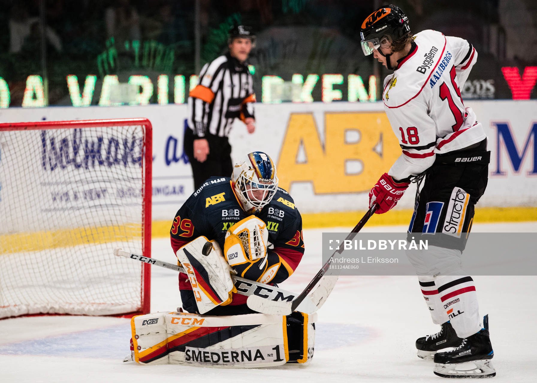 Djurgårdens målvakt Adam Reideborn med en räddning