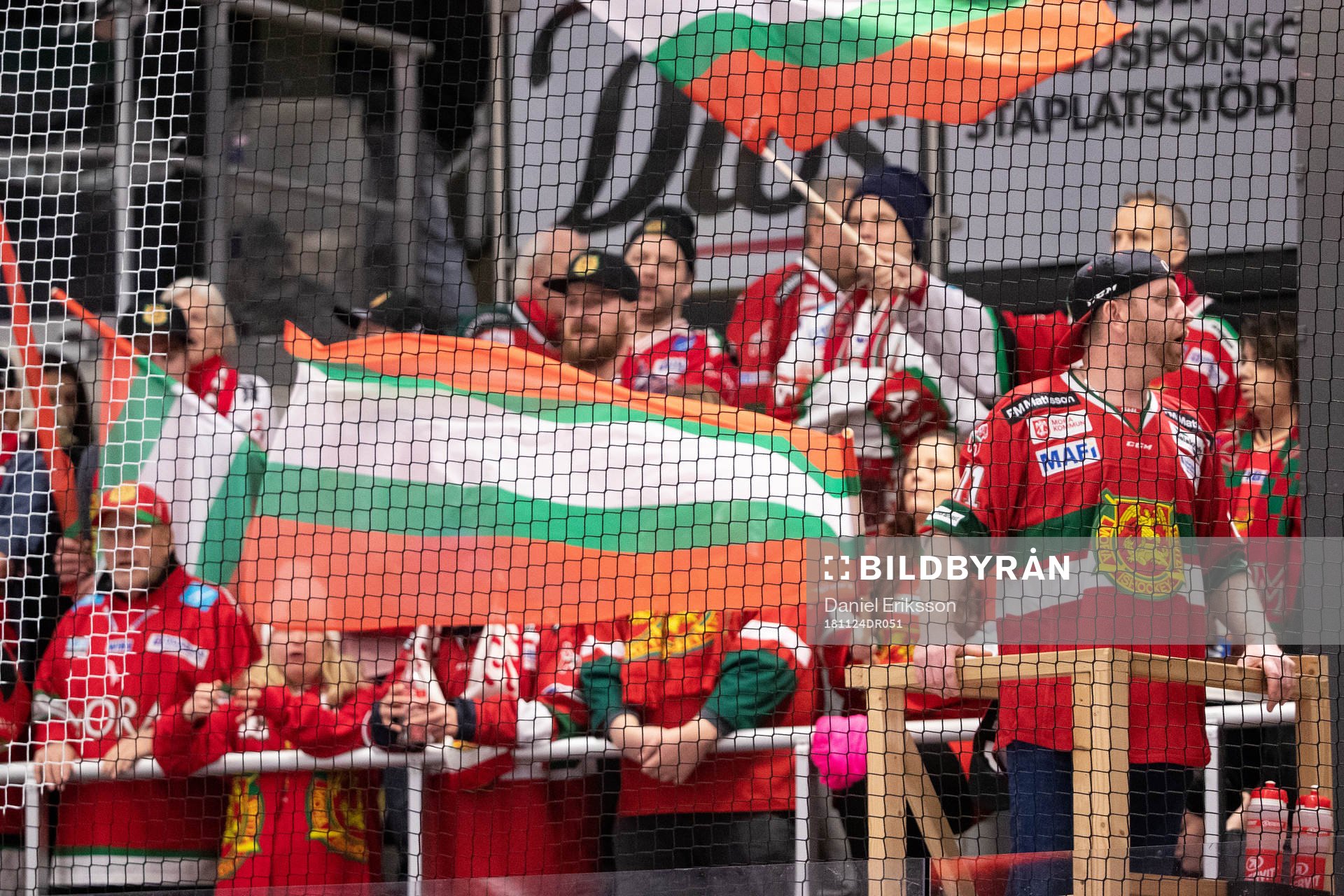Moras supporters