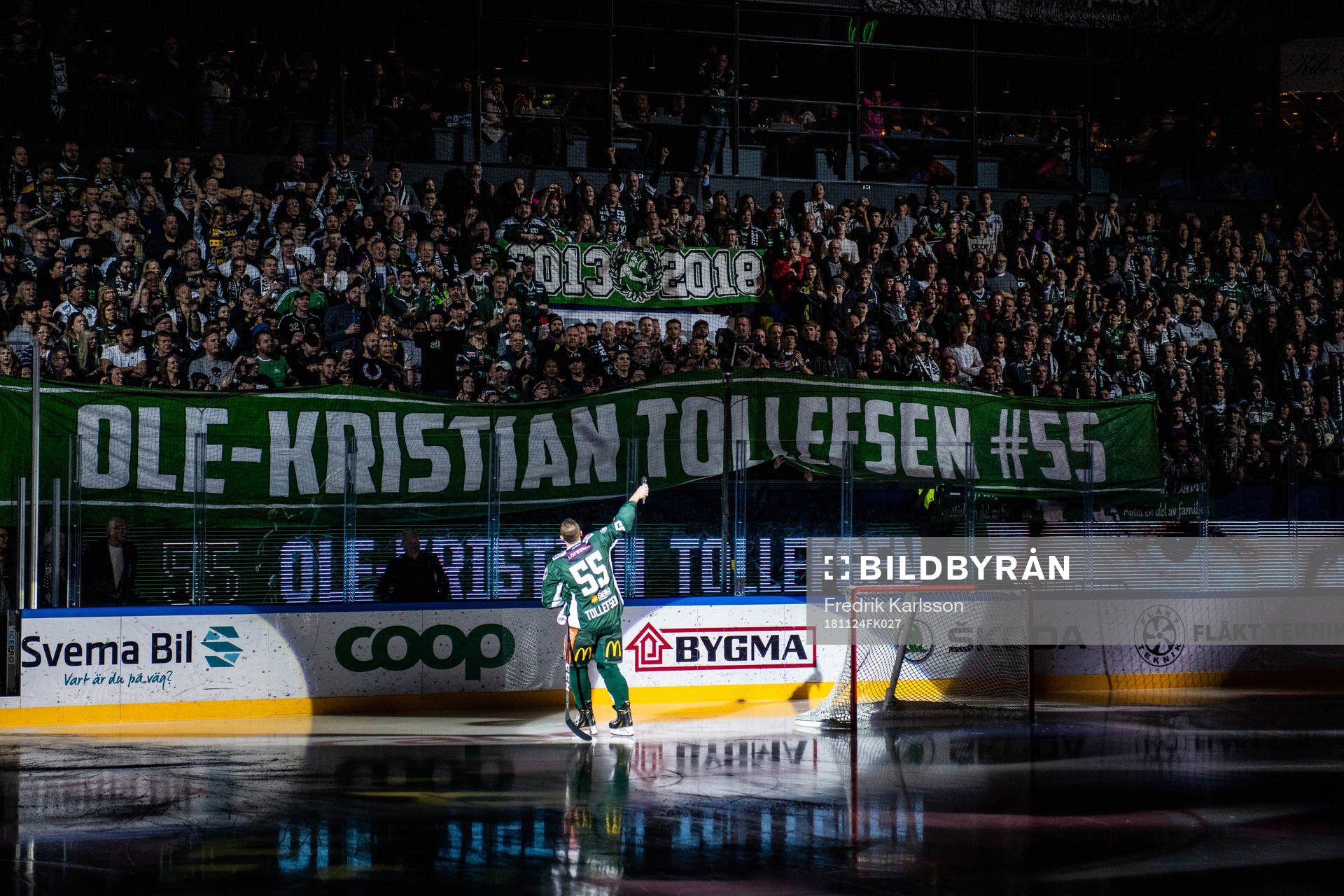 Färjestads Ole-Kristian Tollefsen blir avtackad