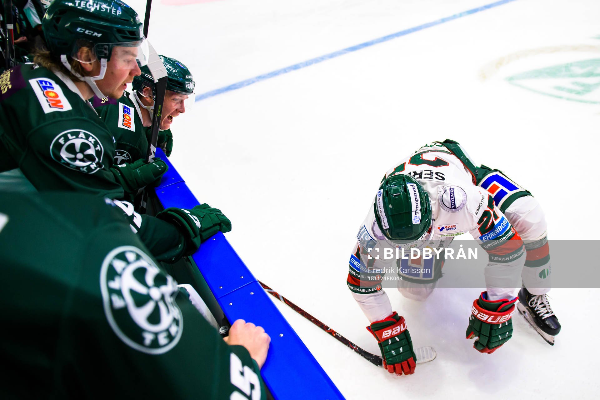 Färjestads Oskar Steen och Gustav Rydahl i samtal med
