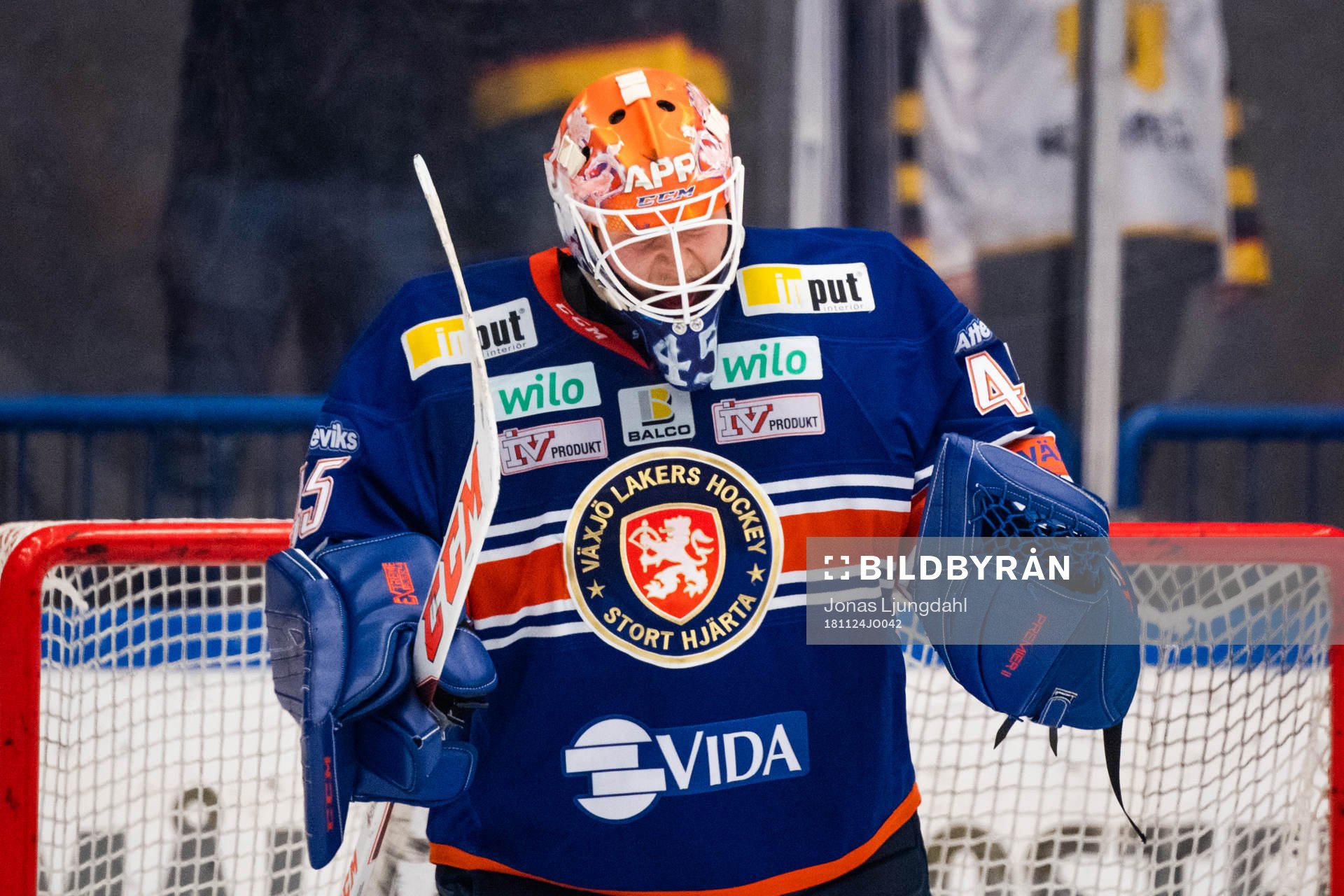 Växjös målvakt Viktor Andrén jublar