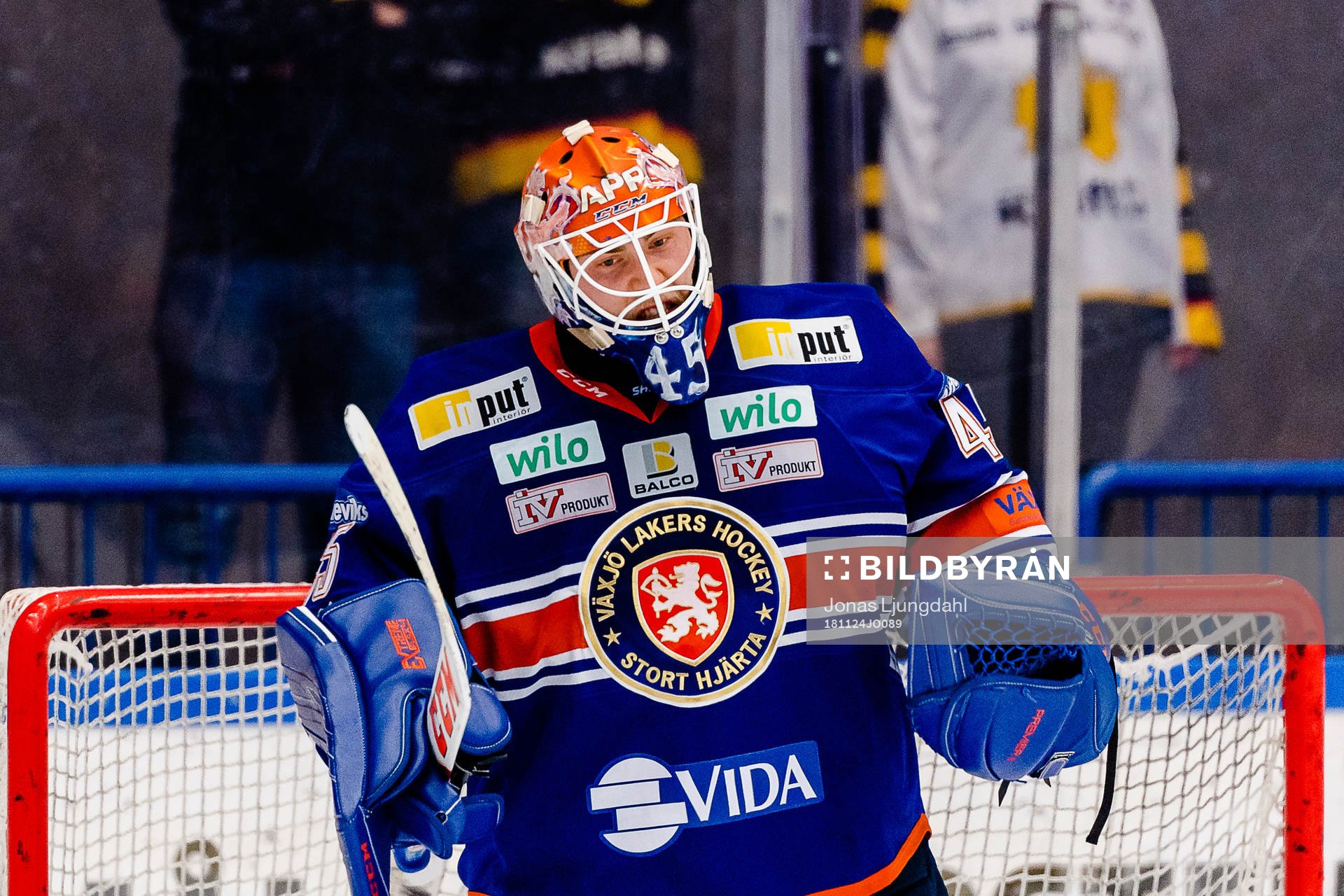 Växjös målvakt Viktor Andrén jublar