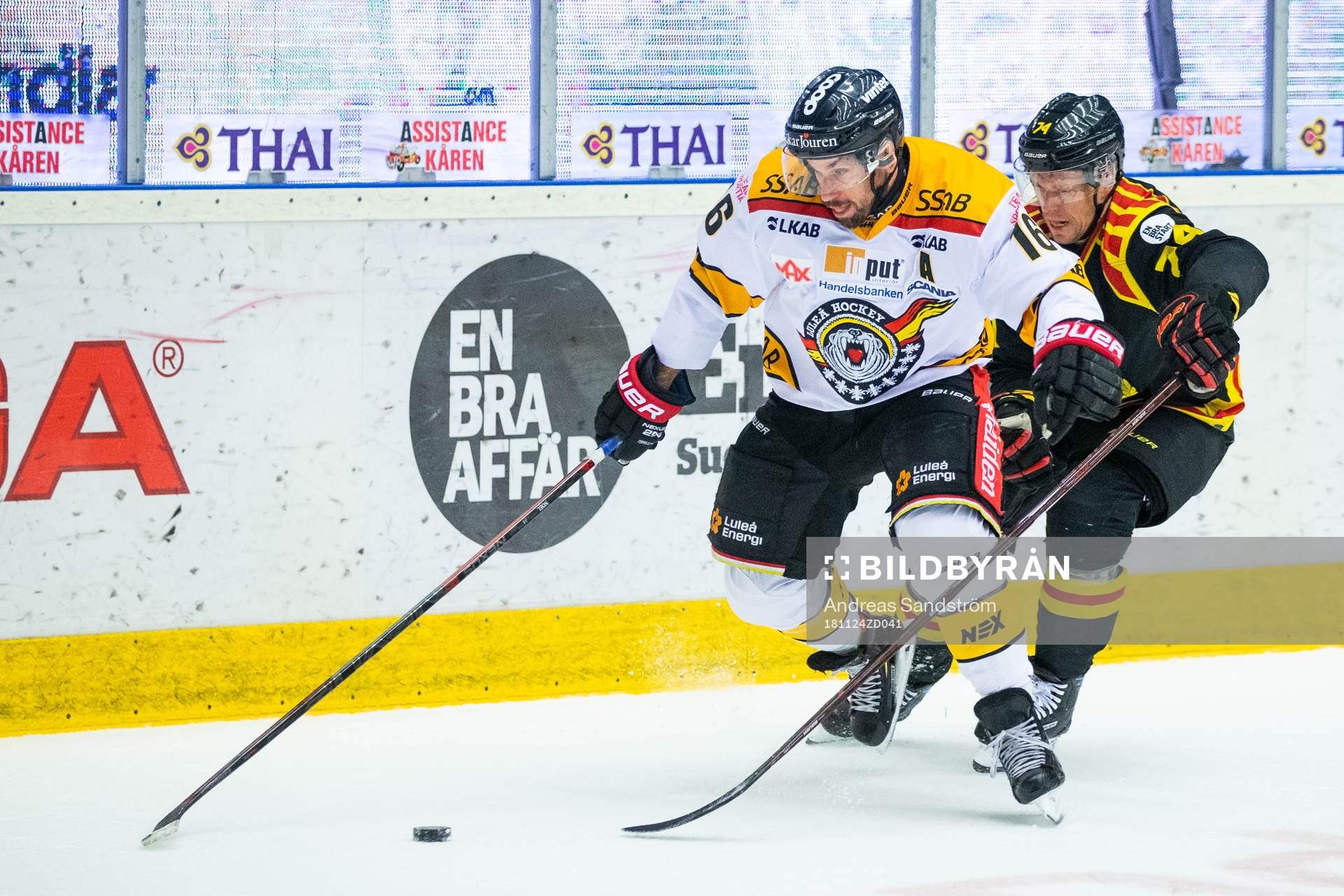 Luleås Niklas Olausson och Brynäs William Alftberg i kamp