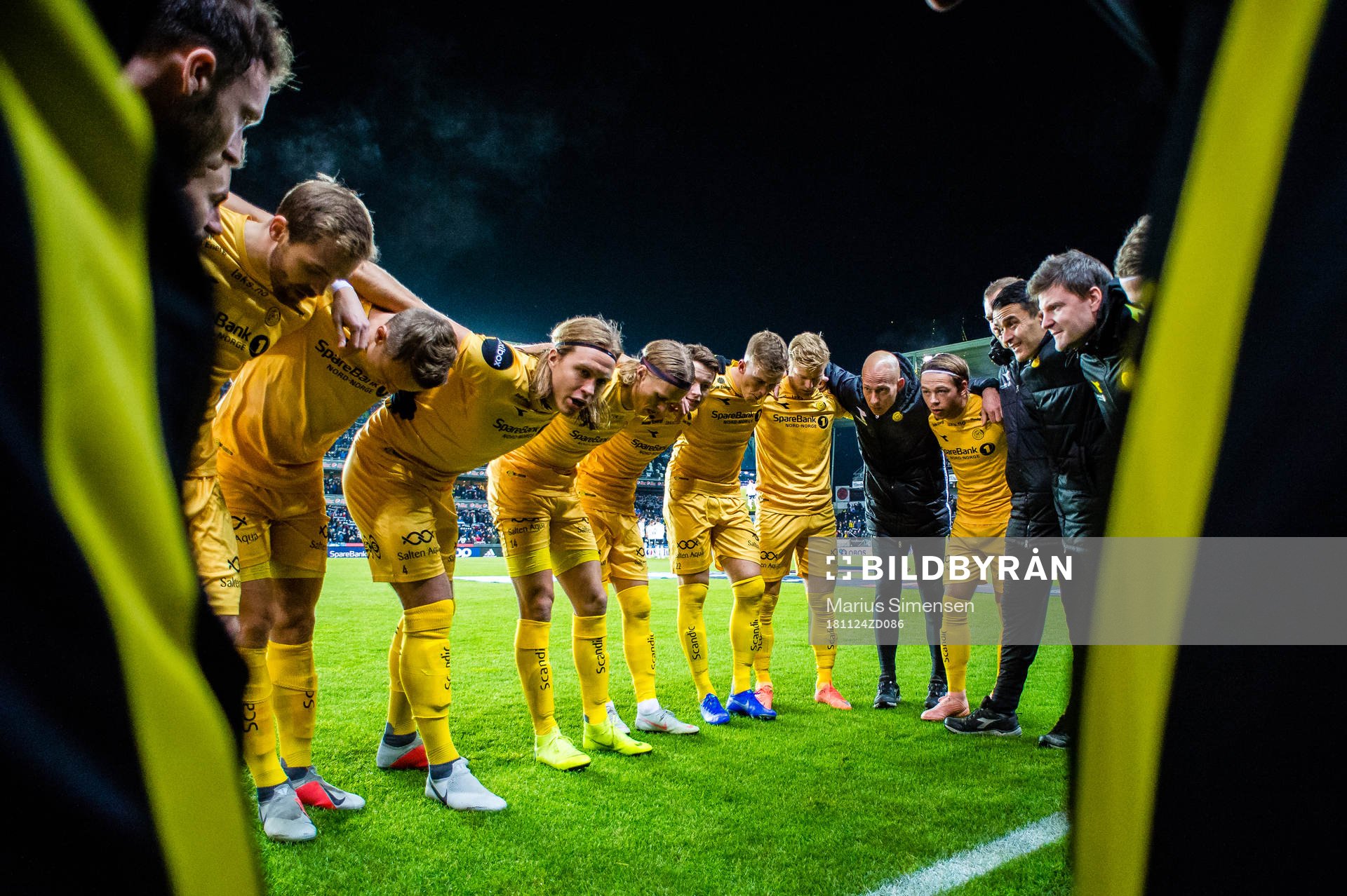 Martin Bjørnbak of Bodø/Glimt with a peptalk
