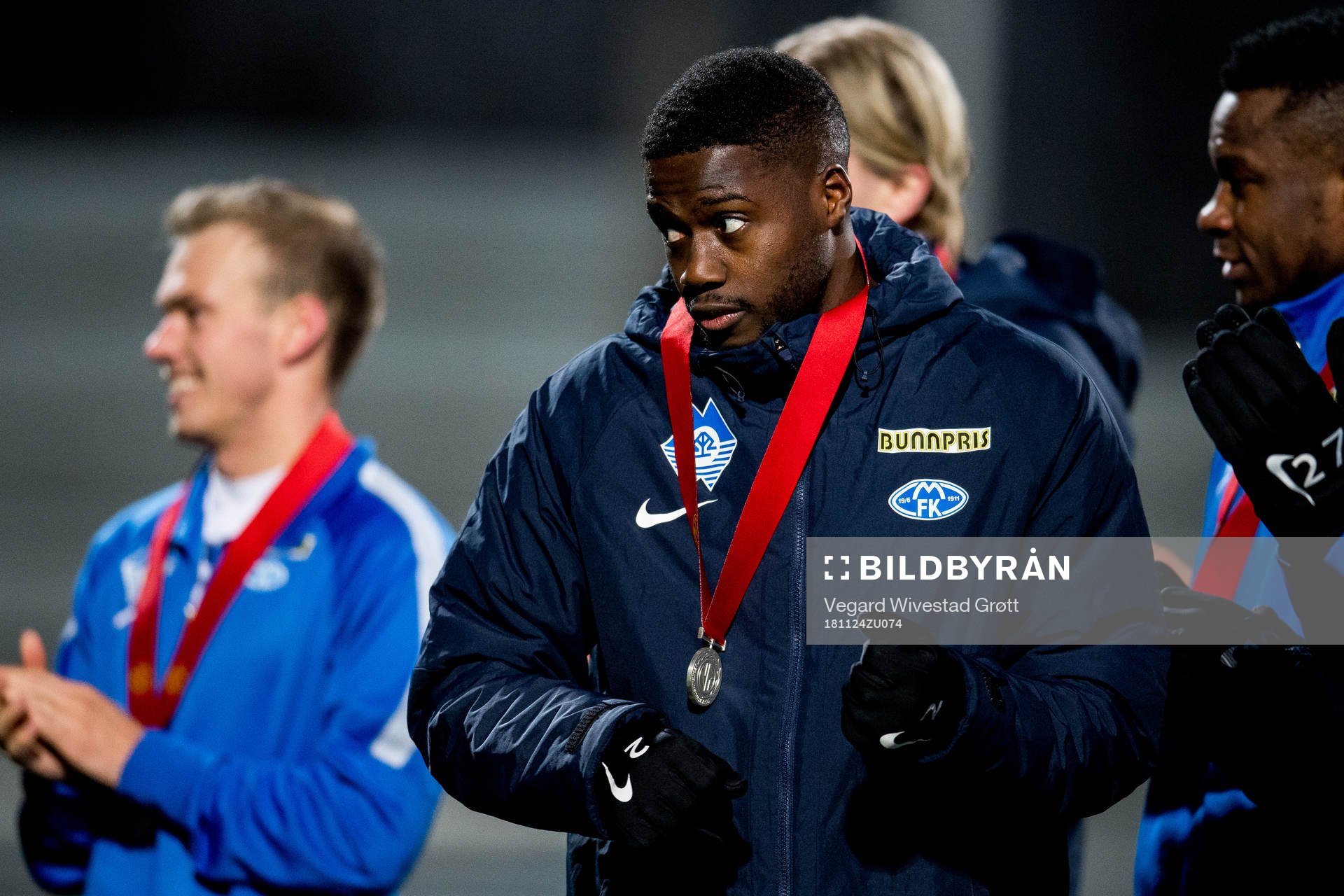 Isak Ssewankambo of Molde with the silver medal