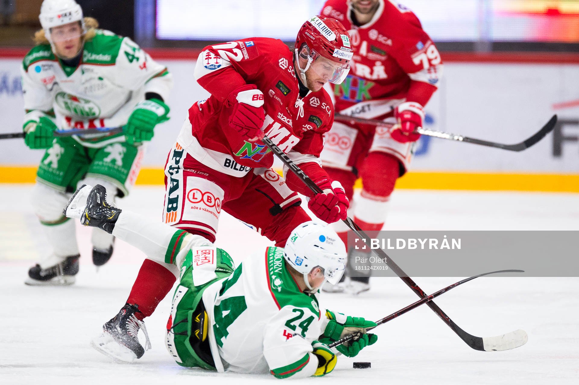 Timrås Sebastian Ohlsson och Rögles Kevin Wennström