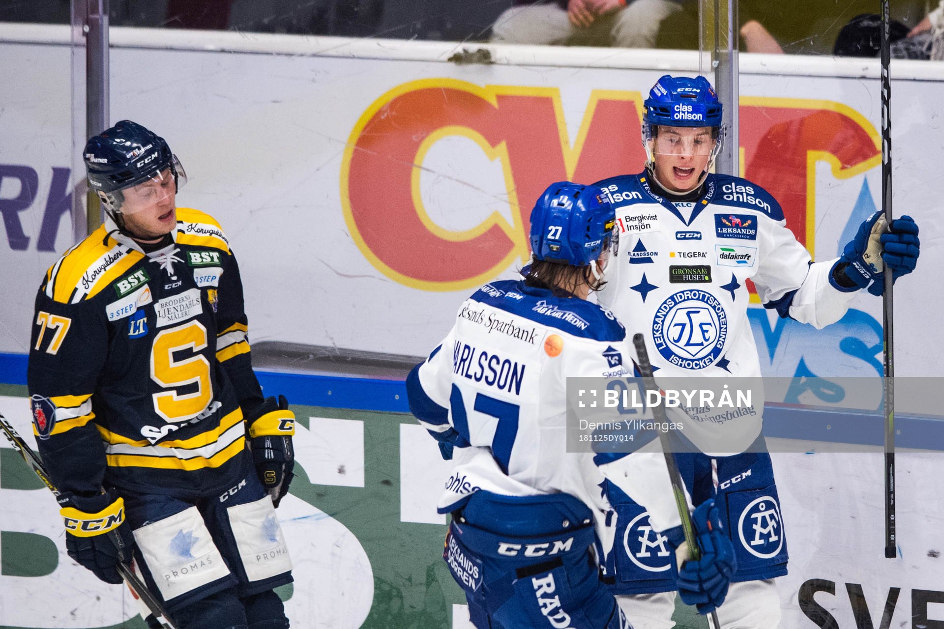 Leksands Wilde Bröms jublar med lagkamrater