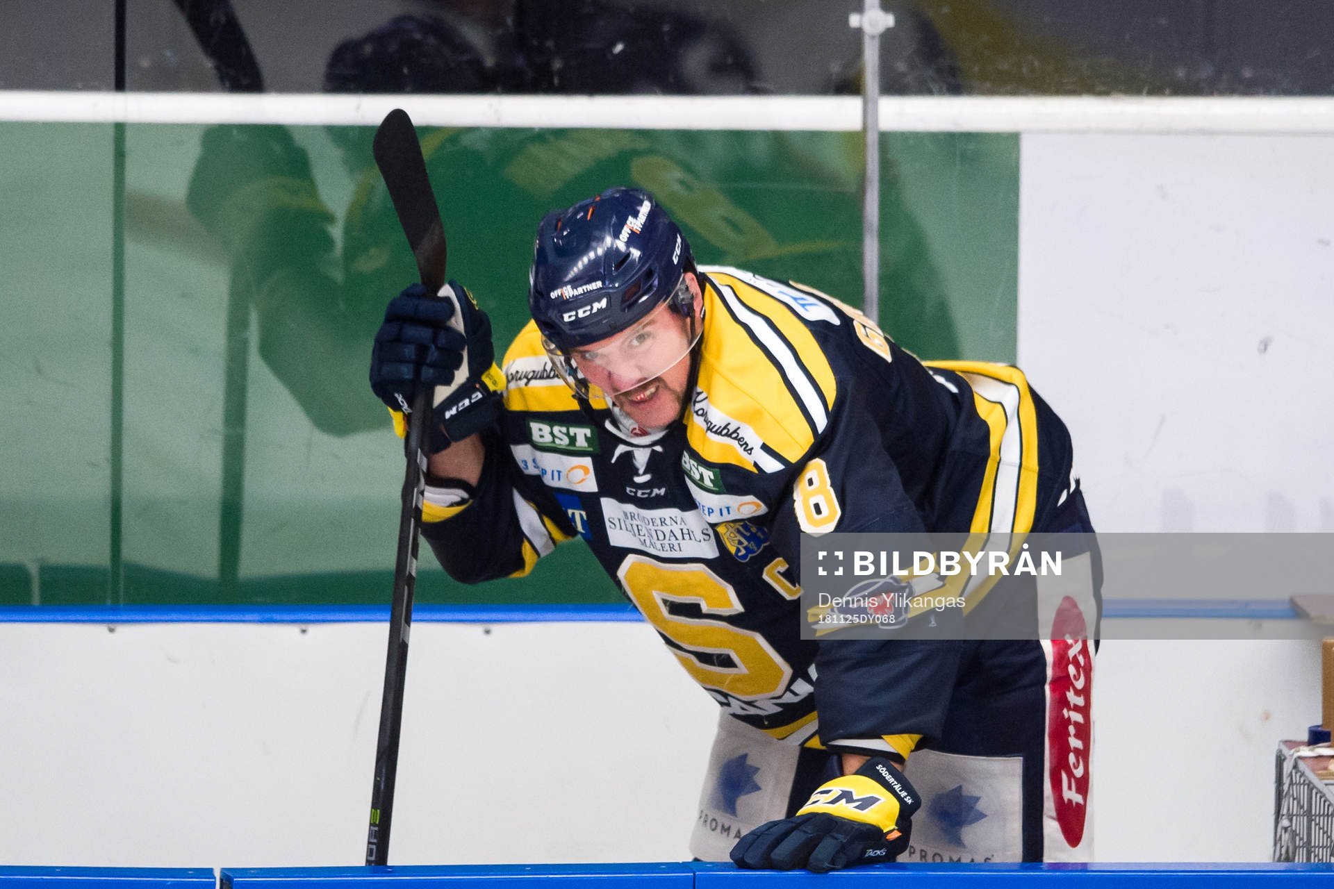 Södertäljes Nicklas Grossmann har ont