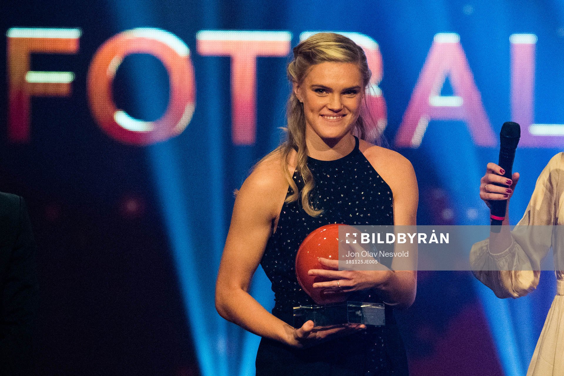 Kristine Leine of Røa is awarded the prize as the role