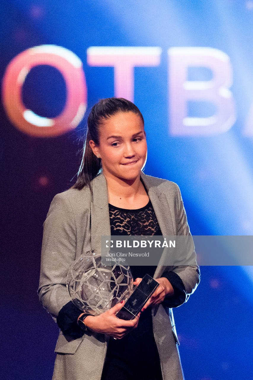 Guro Reiten of LSK Kvinner is awarded the prize for the