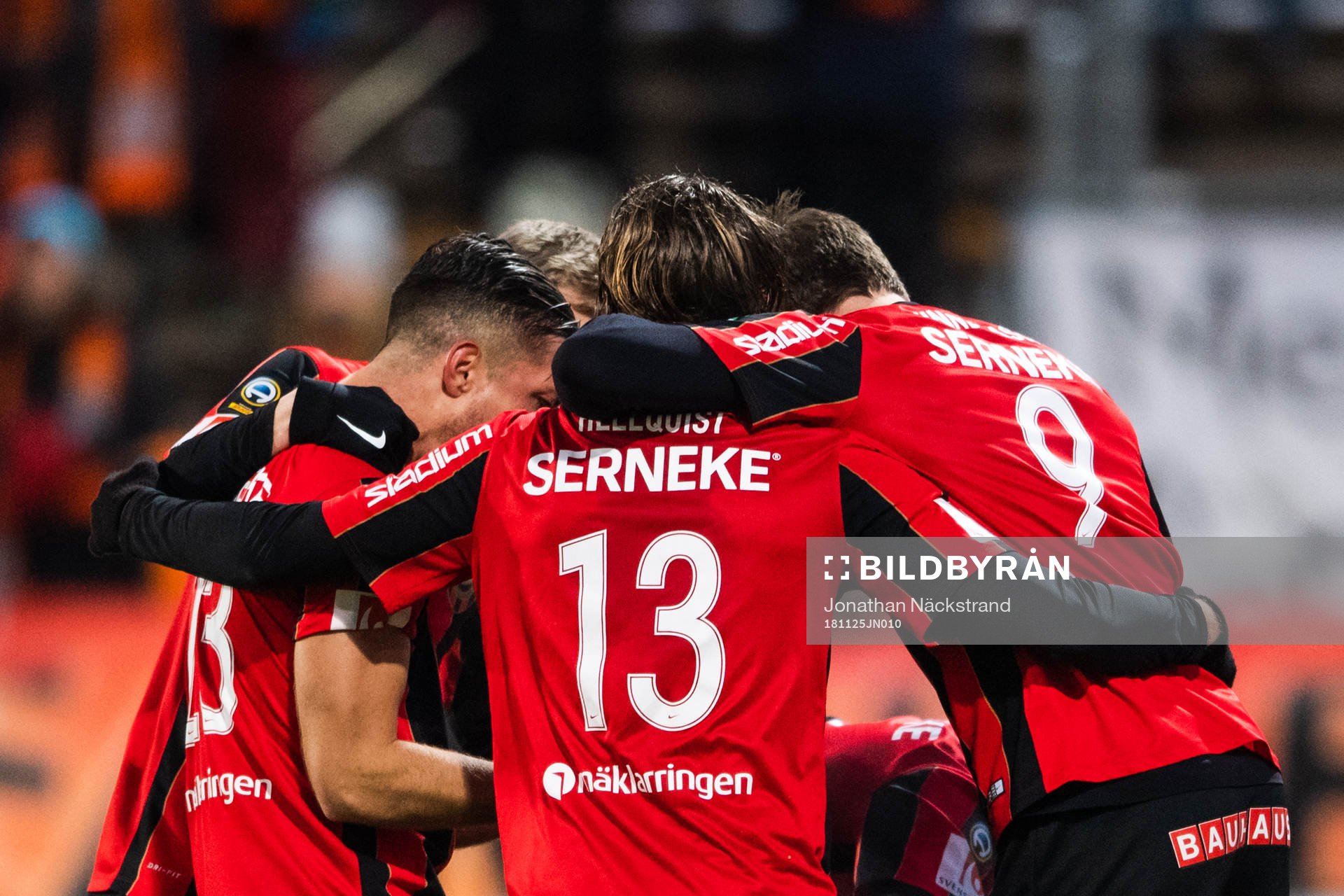 Brommapojkarnas Ludvig Öhman Silwerfeldt jublar med lagkamrater efter att han gjort 1-0 under fotbollsmatchen i kvalet till Allsvenskan mellan Brommapojkarna och AFC Eskilstuna den 25 november 2018 i Stockholm.