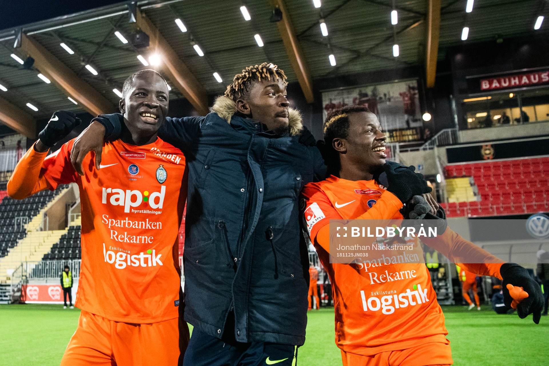 AFC Eskilstunas Kerfala Cissko jublar efter fotbollsmatchen i kvalet till Allsvenskan mellan Brommapojkarna och AFC Eskilstuna den 25 november 2018 i Stockholm.