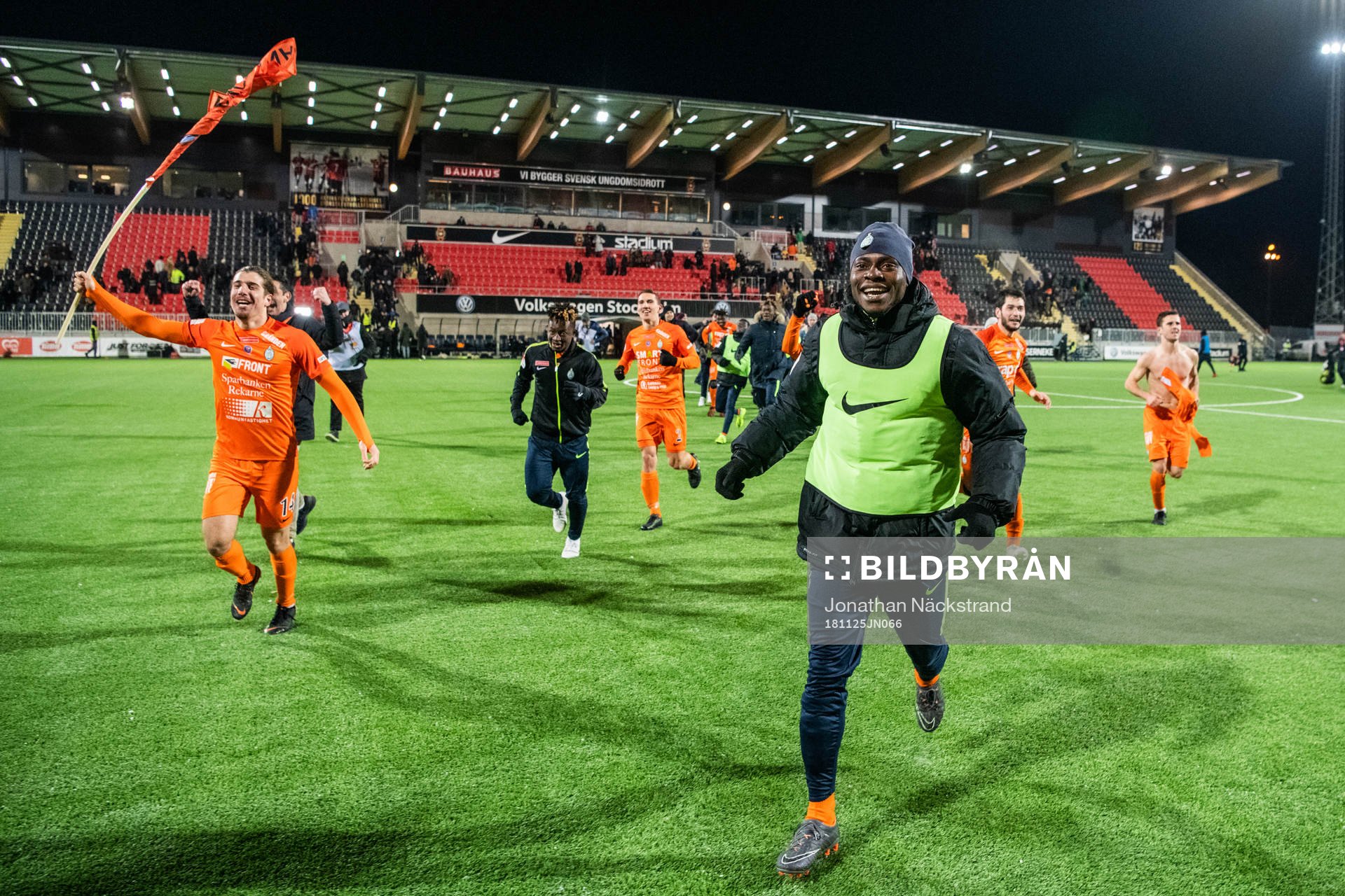 AFC Eskilstunas spelare jublar