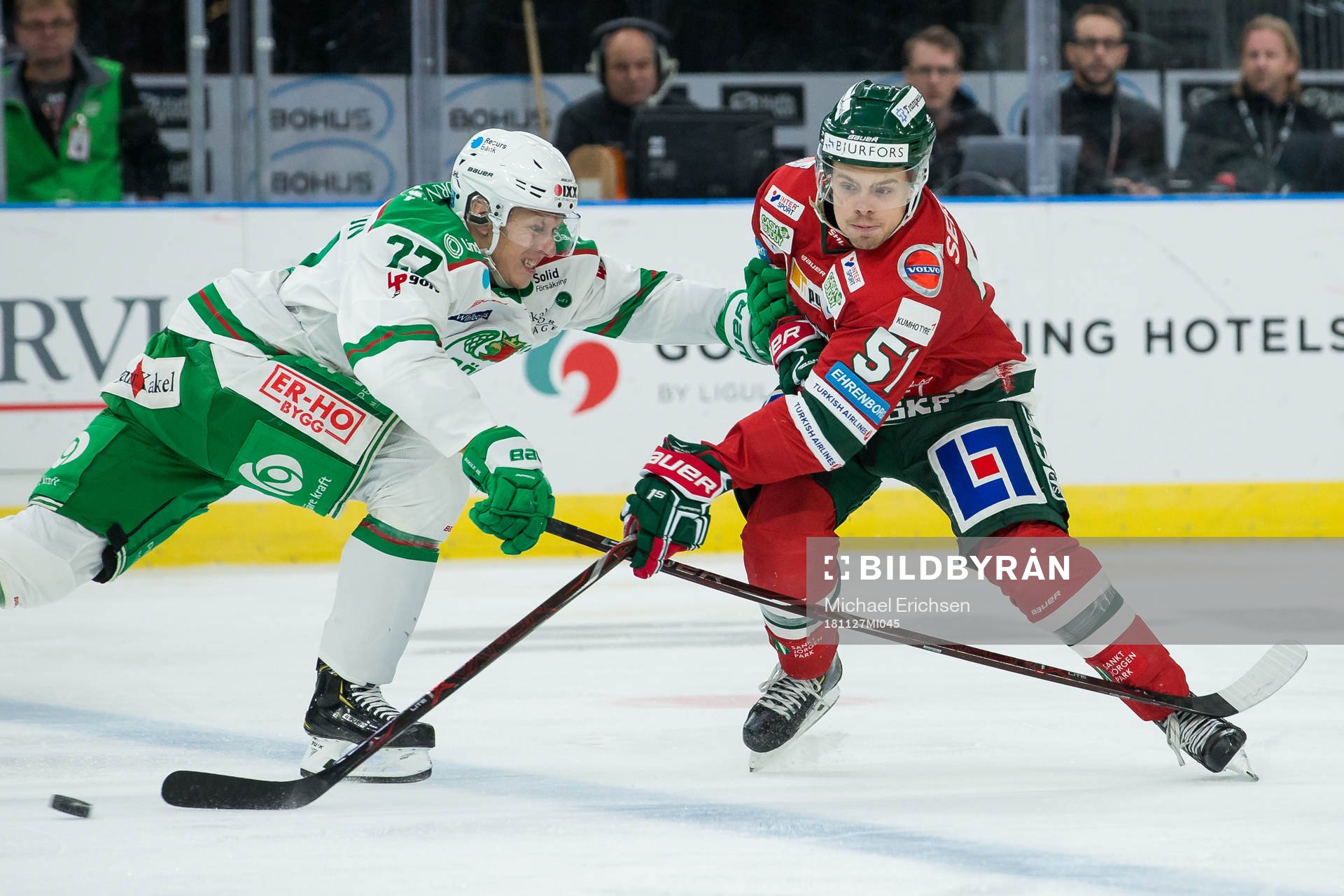 Rögles Jesper Williamsson mot Frölundas Mats Rosseli Olsen