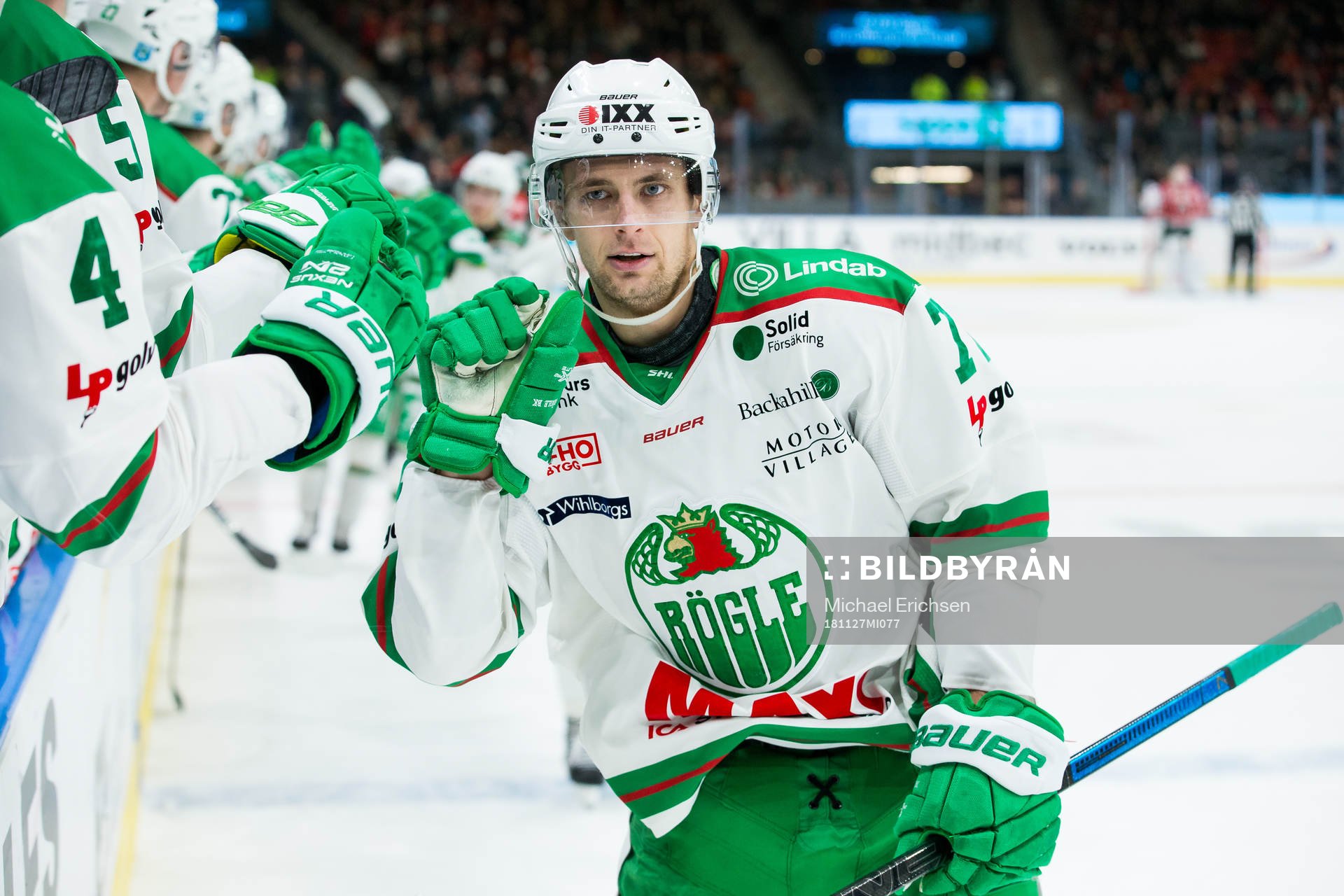 Rögles Daniel Zaar jublar med lagkamrater