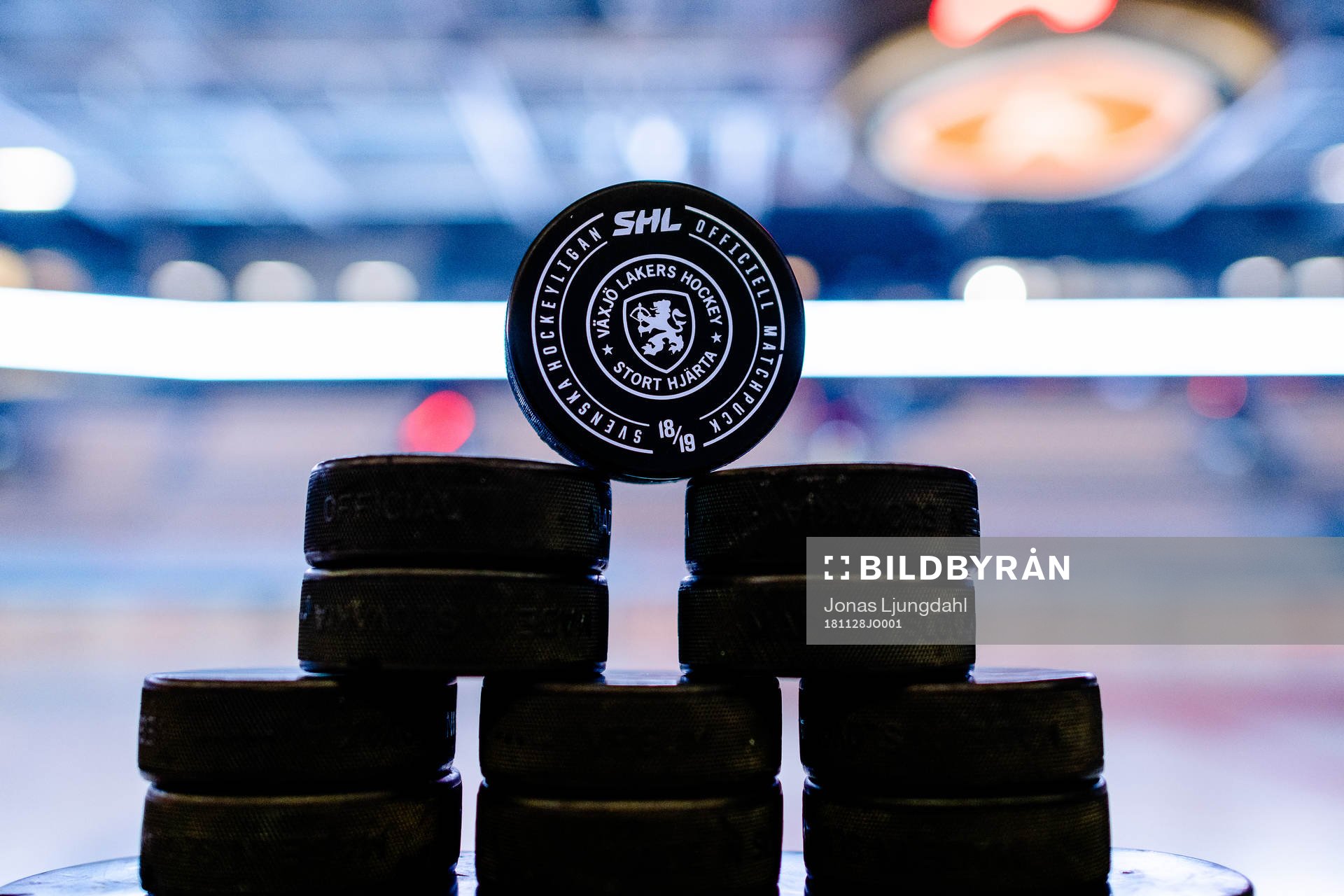 Matchpuck före ishockeymatchen i SHL mellan Växjö och