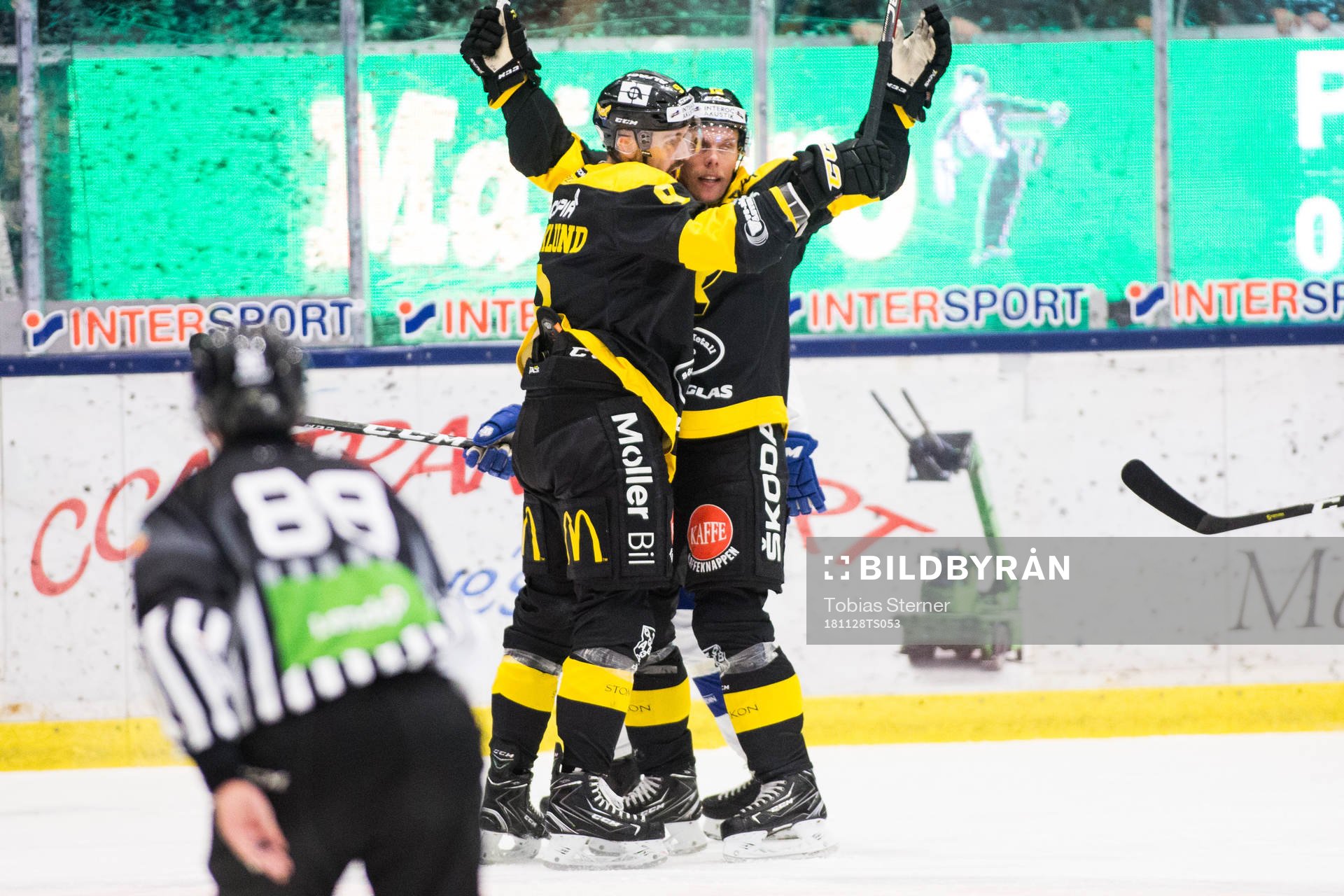 Västerås Mikael Frycklund jublar med Fredrik Johansson