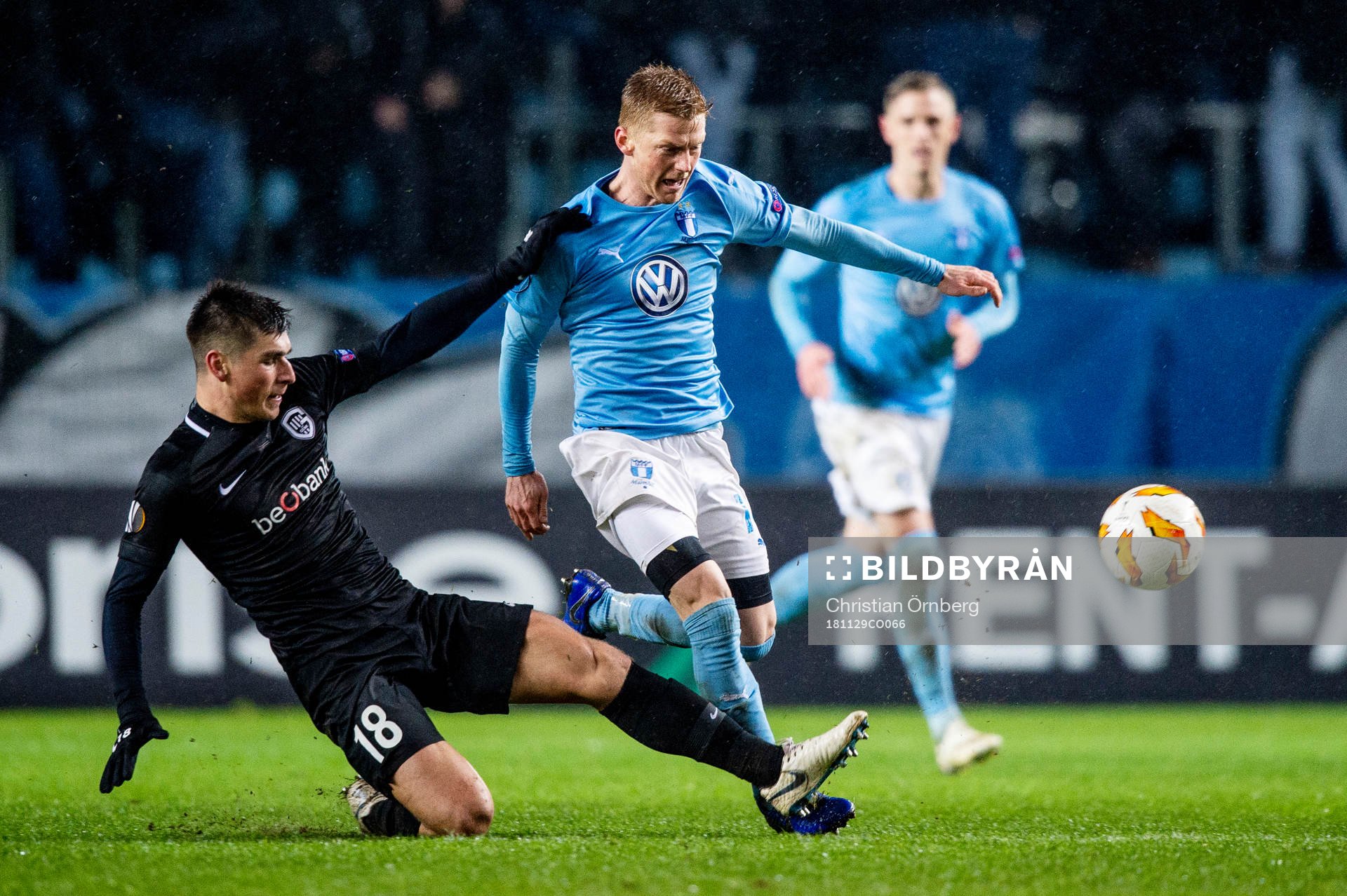 Ruslan Malinovskyi of Genk and Anders Christiansen of Malmö FF during the Europa league match between Malmö FF and Genk on November 29, 2018 in Malmö.