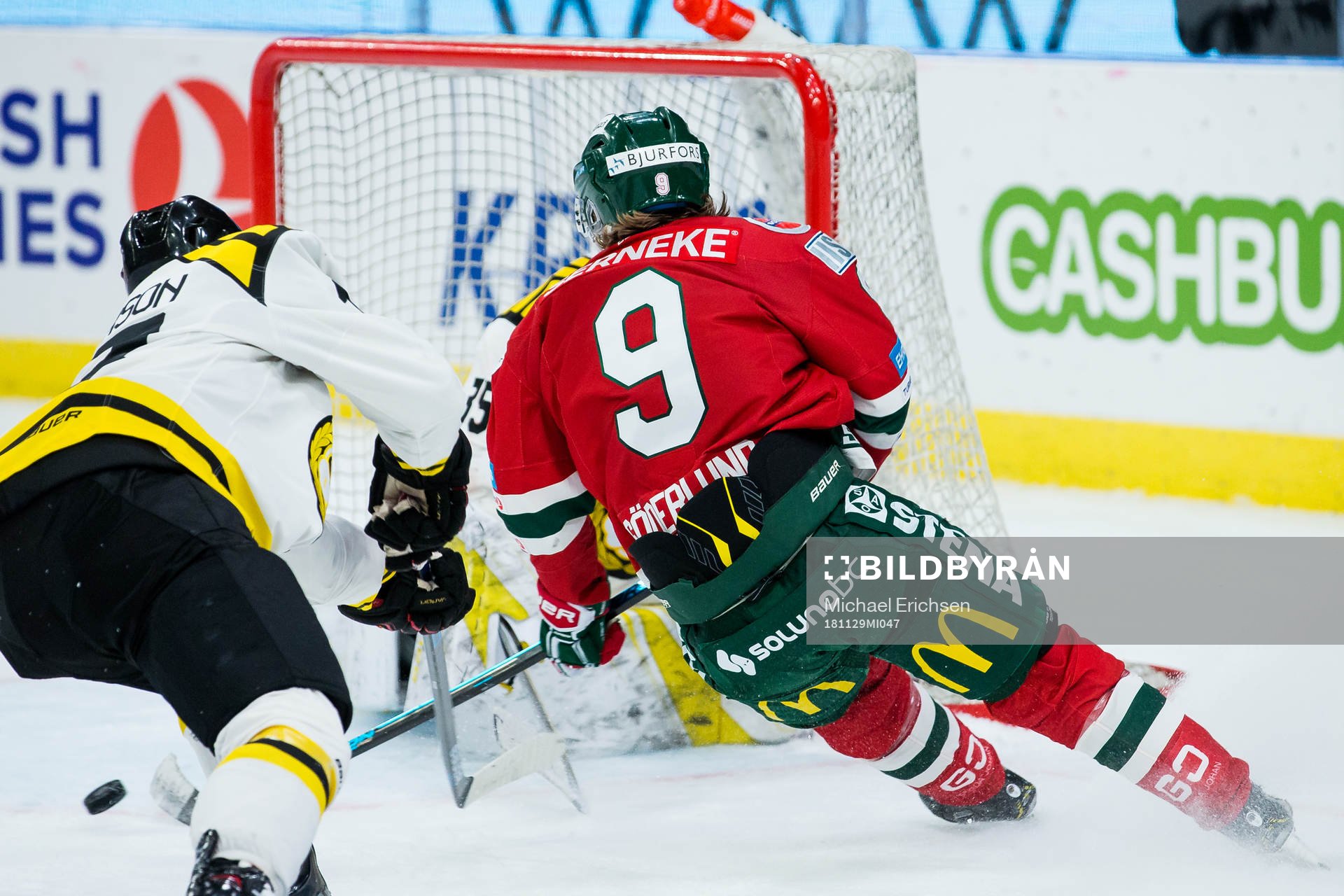 Frölundas Tim Söderlund bryter in framför Brynäs