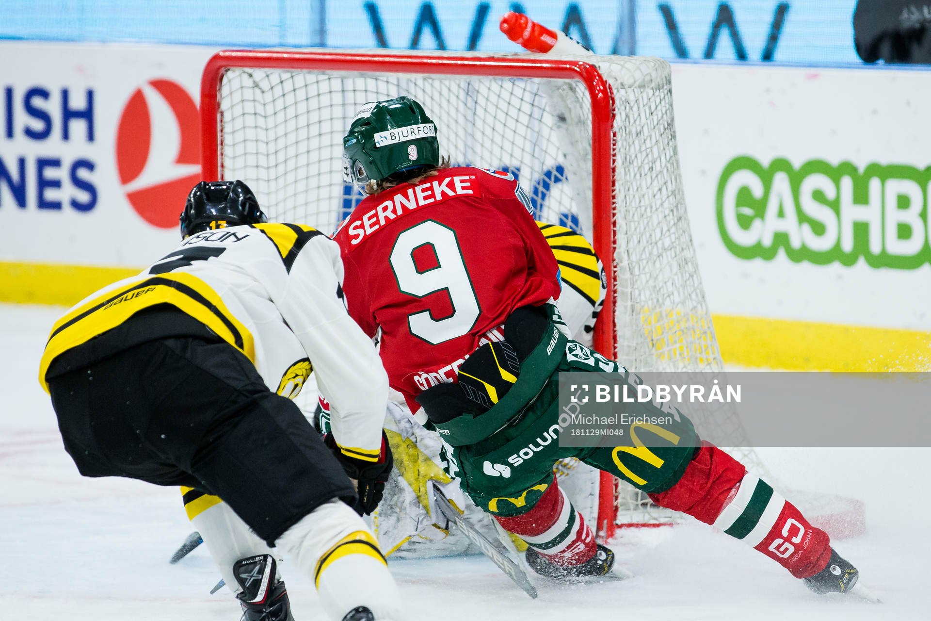 Frölundas Tim Söderlund bryter in framför Brynäs