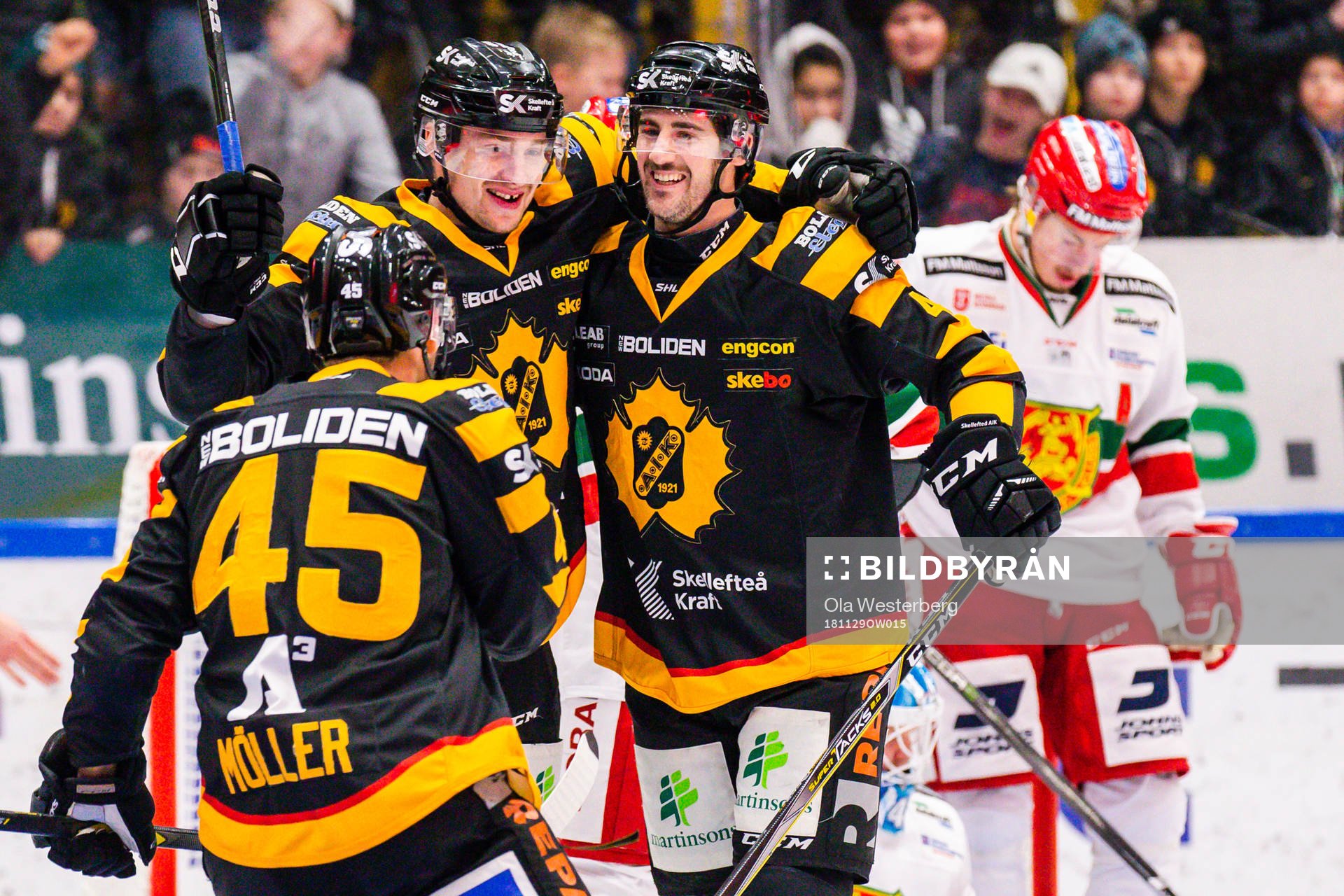 Skellefteås Adam Pettersson jublar med lagkamrater