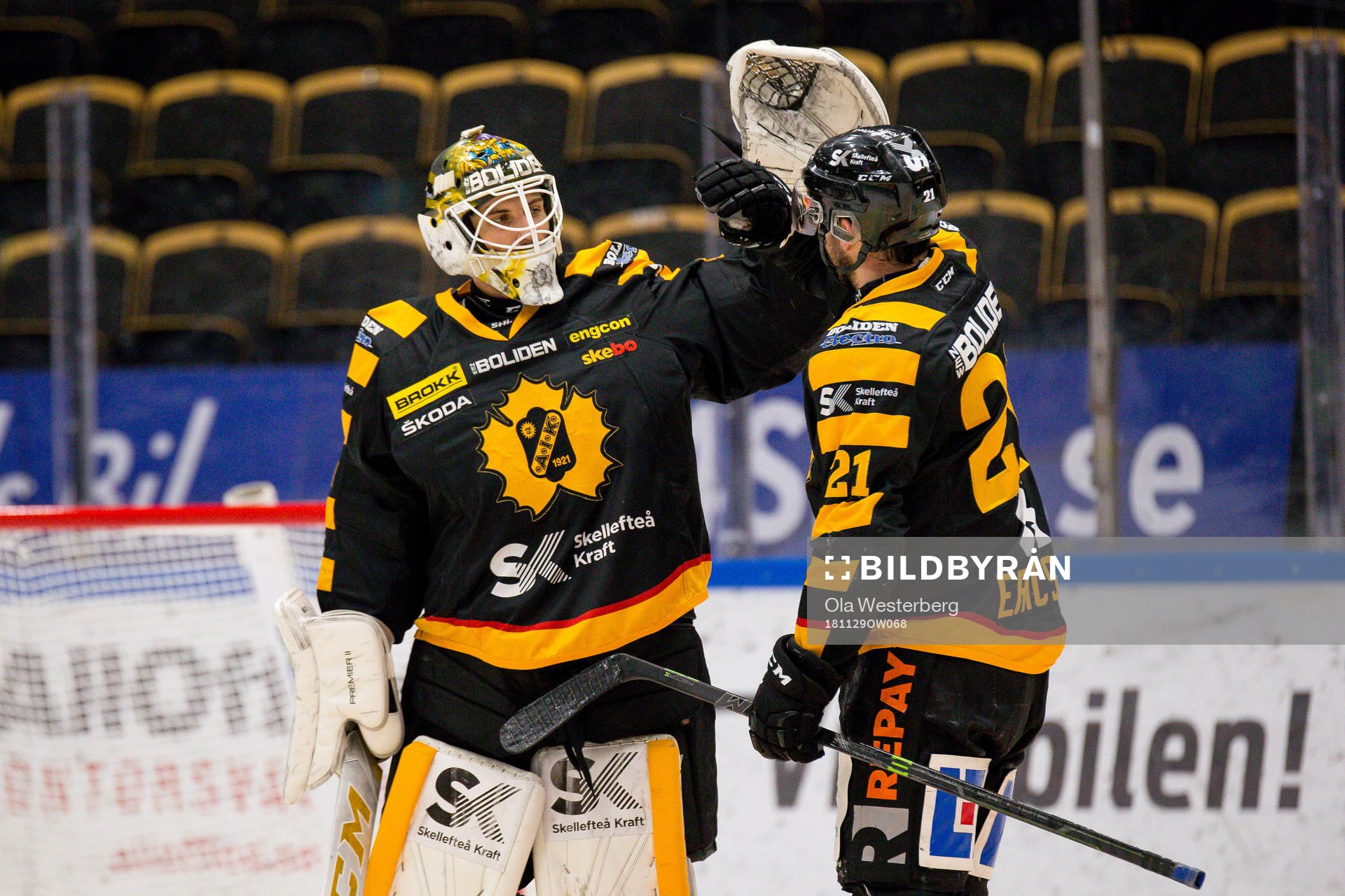 Skellefteås målvakt Mantas Armalis och Jimmie Ericsson