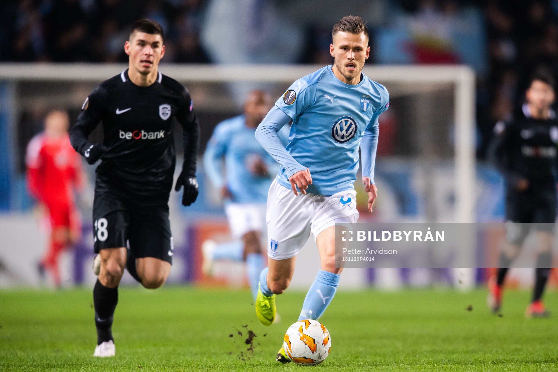 Arnór Ingvi Traustason of Malmö FF and Ruslan Malinovskyi
