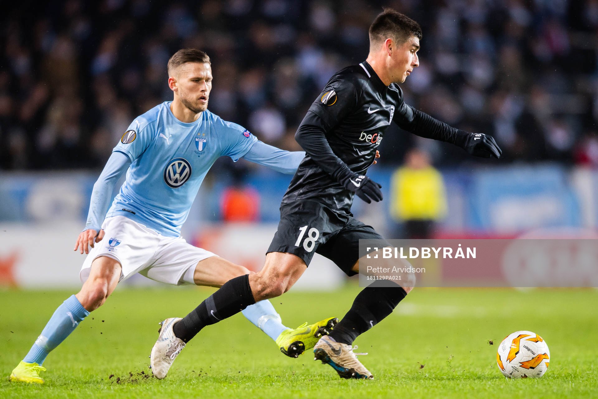 Arnór Ingvi Traustason of Malmö FF and Ruslan Malinovskyi of Genk during the Europa league match between Malmö FF and Genk on November 29, 2018 in Malmö.
