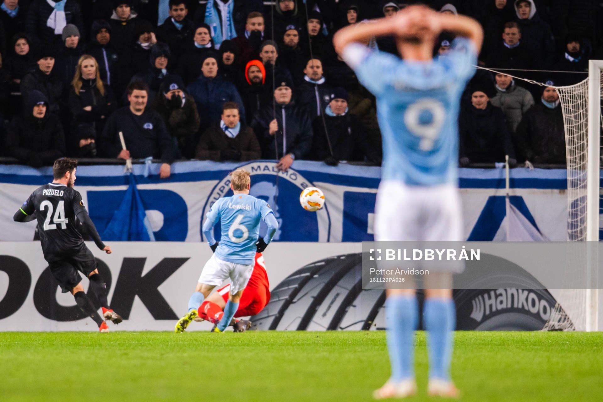 Alejandro Pozuelo of Genk scores 0-1 during the Europa league match between Malmö FF and Genk on November 29, 2018 in Malmö.