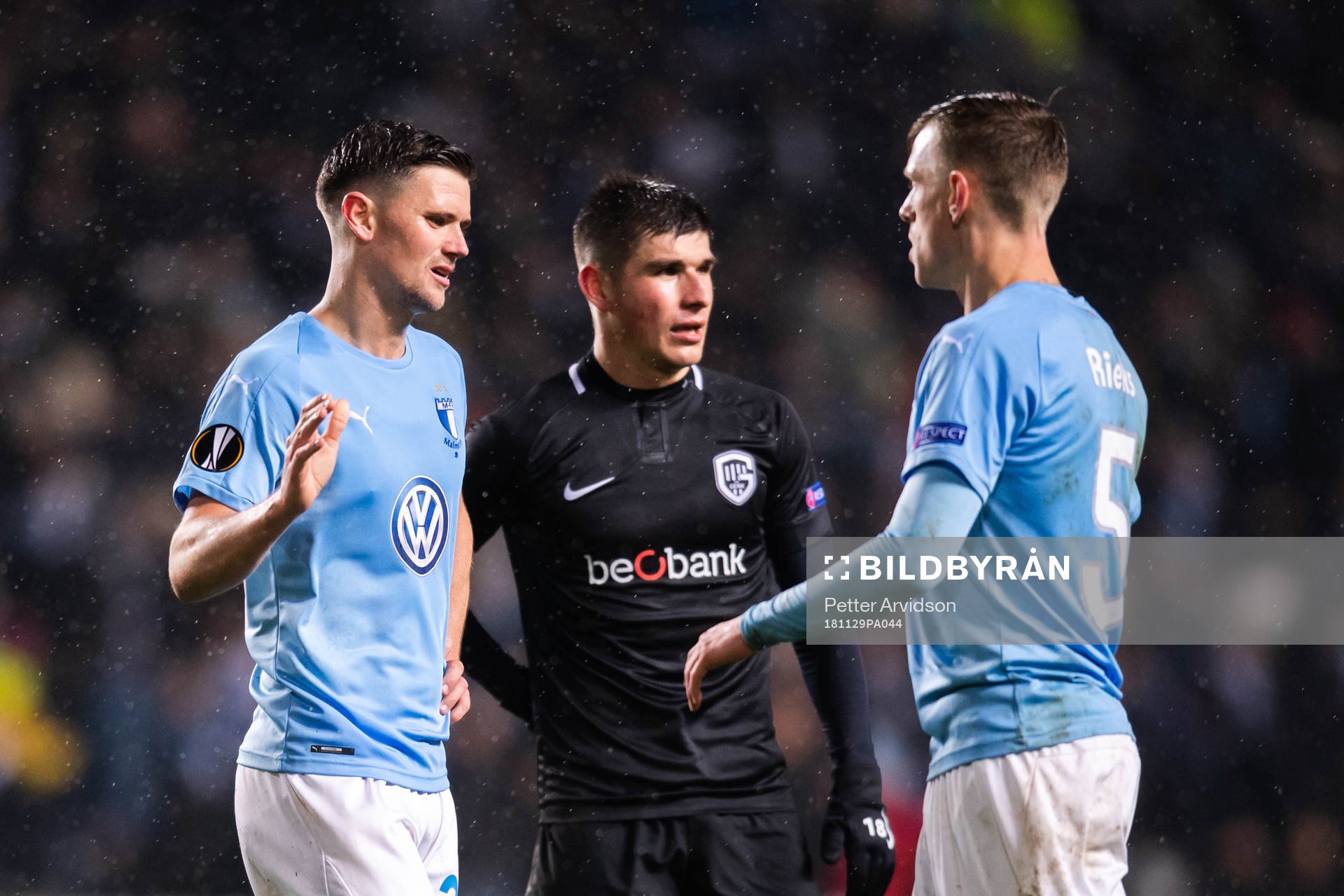 Marcus Antonsson of Malmö FF looks dejected