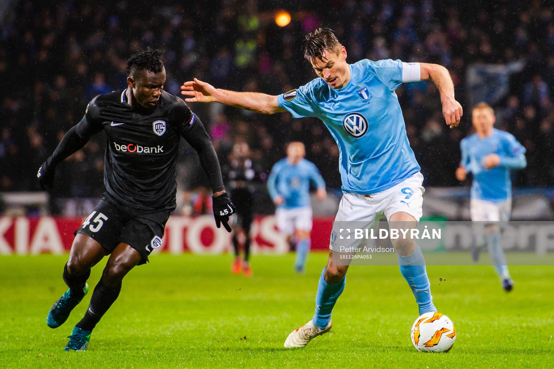 Joseph Aidoo of Genk and Markus Rosenberg of Malmö FF