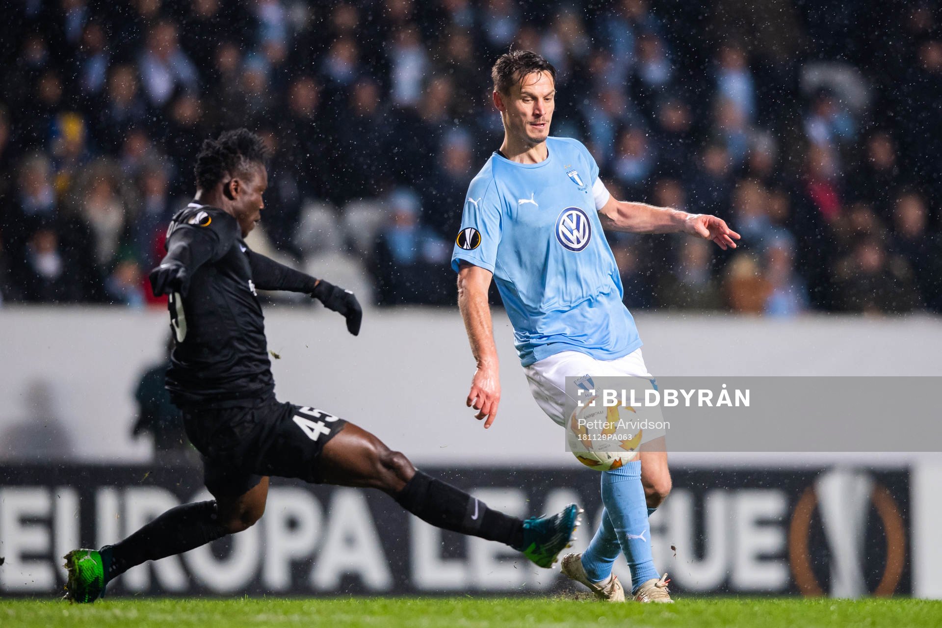 Joseph Aidoo of Genk and Markus Rosenberg of Malmö FF
