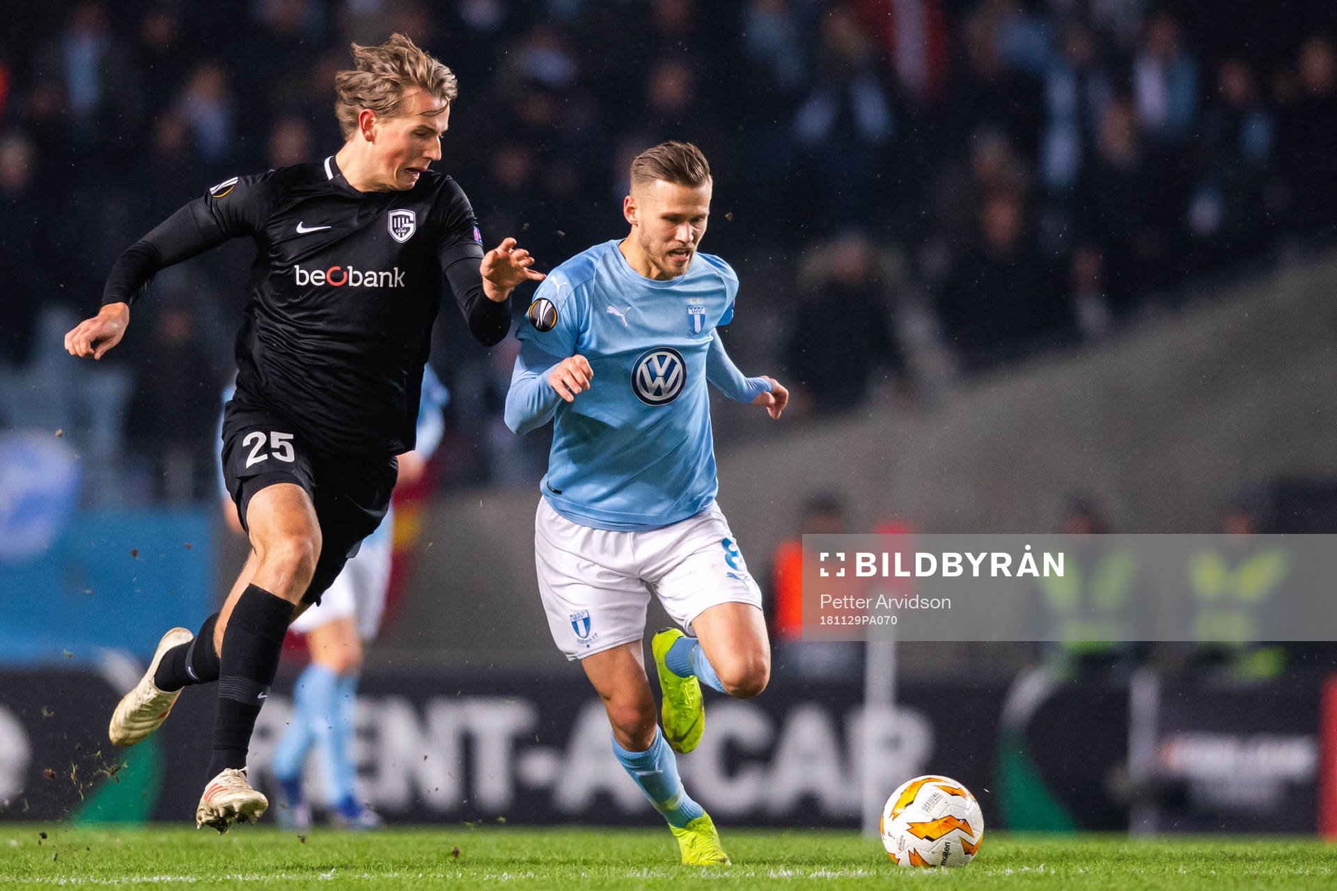 Sander Berge of Genk and Arnór Ingvi Traustason of Malmö