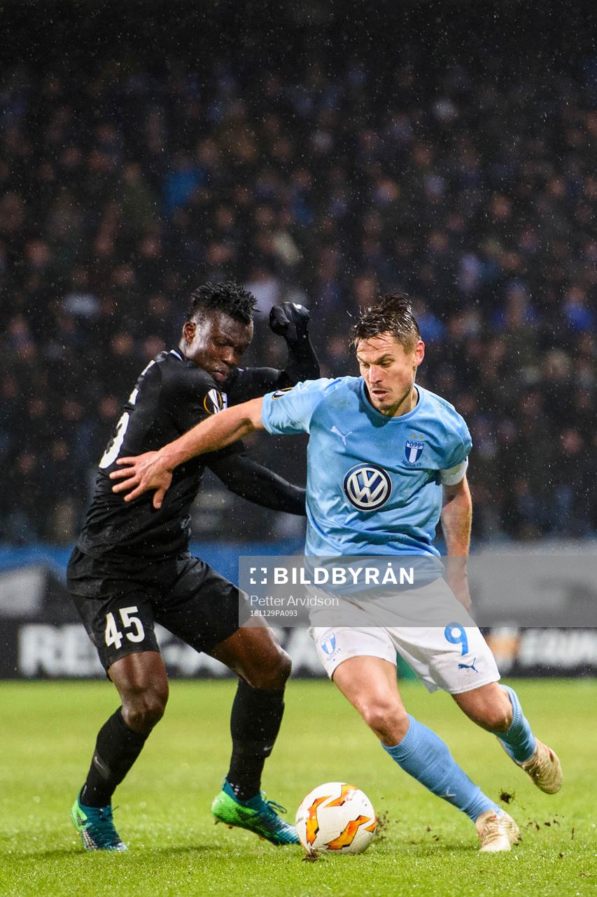 Joseph Aidoo of Genk and Markus Rosenberg of Malmö FF