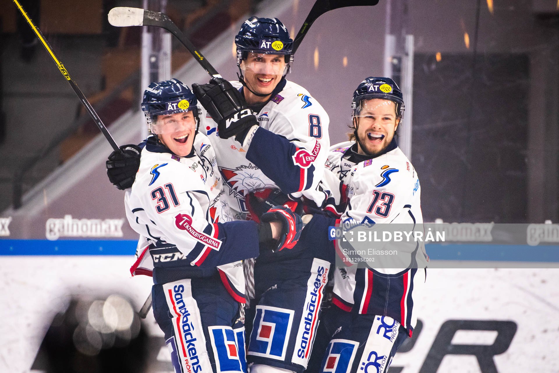 Linköpings Viktor Svedberg jublar med lagkamrater